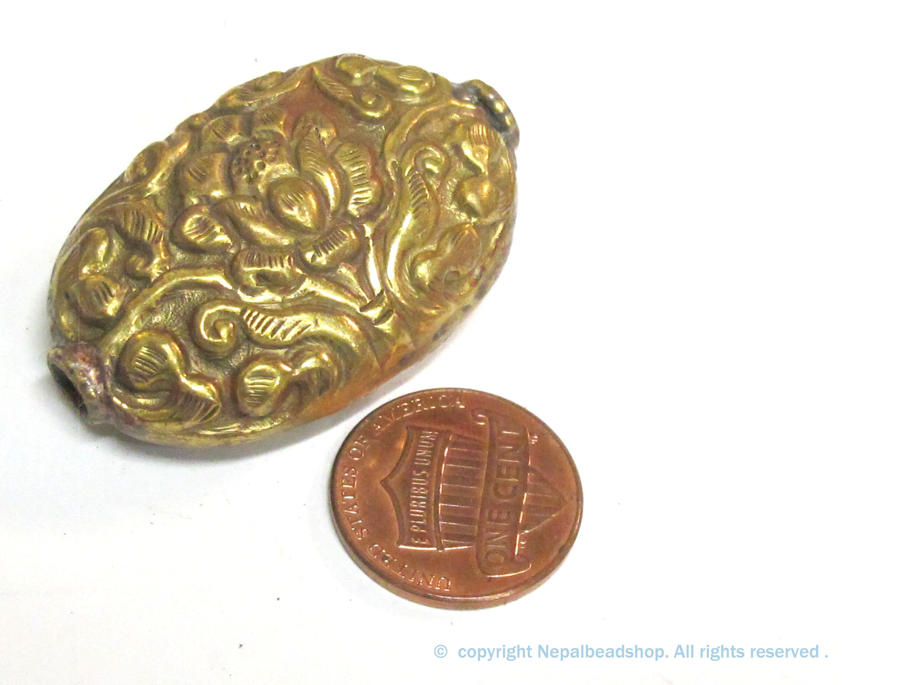 1 Bead Tibetan bead nepal bead tibet bead Large oval shape Tibetan repousse antiqued golden finish Lotus floral design brass bead - BD641K