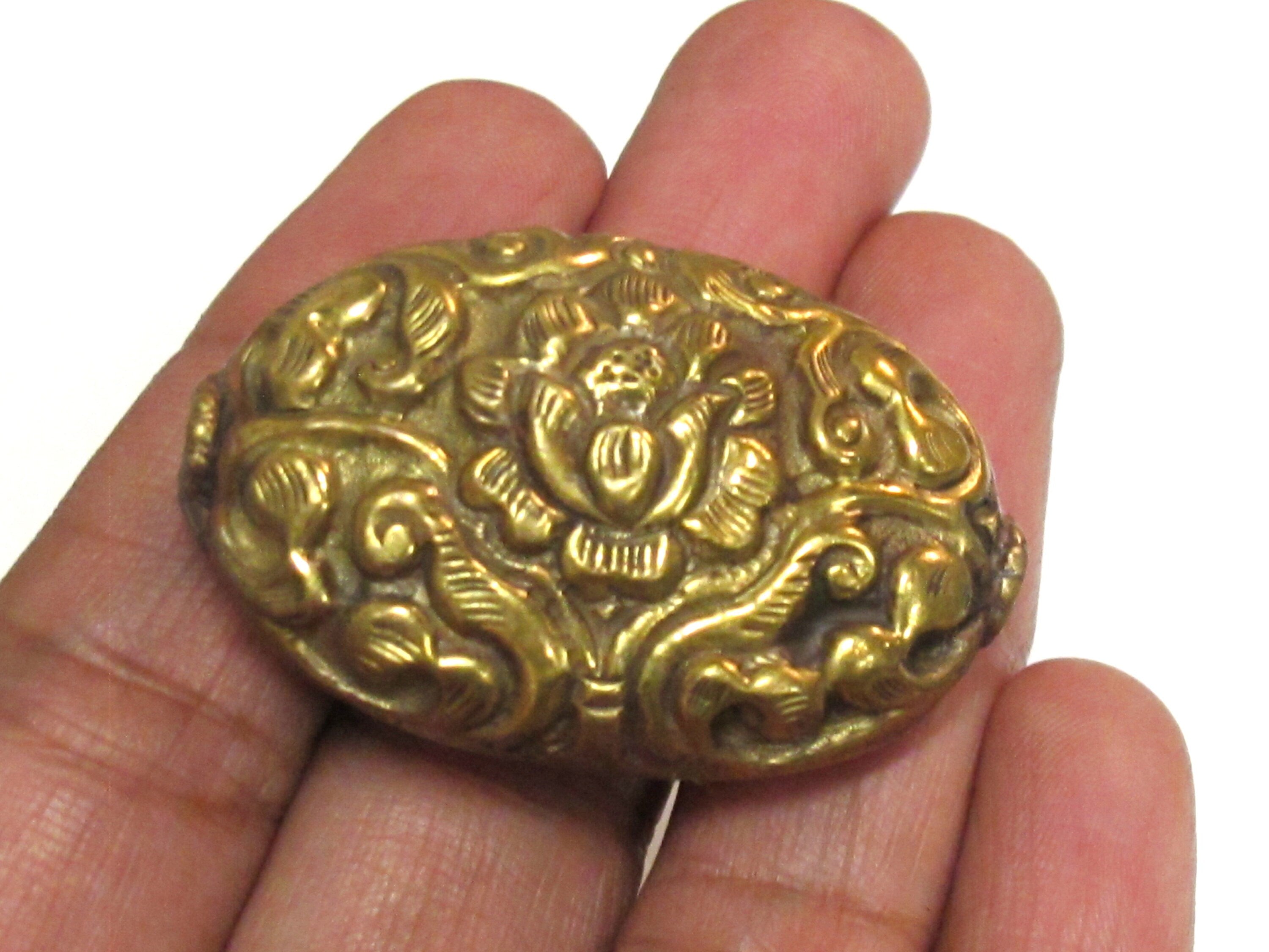 1 Bead Tibetan bead nepal bead tibet bead Large oval shape Tibetan repousse antiqued golden finish Lotus floral design brass bead - BD641K