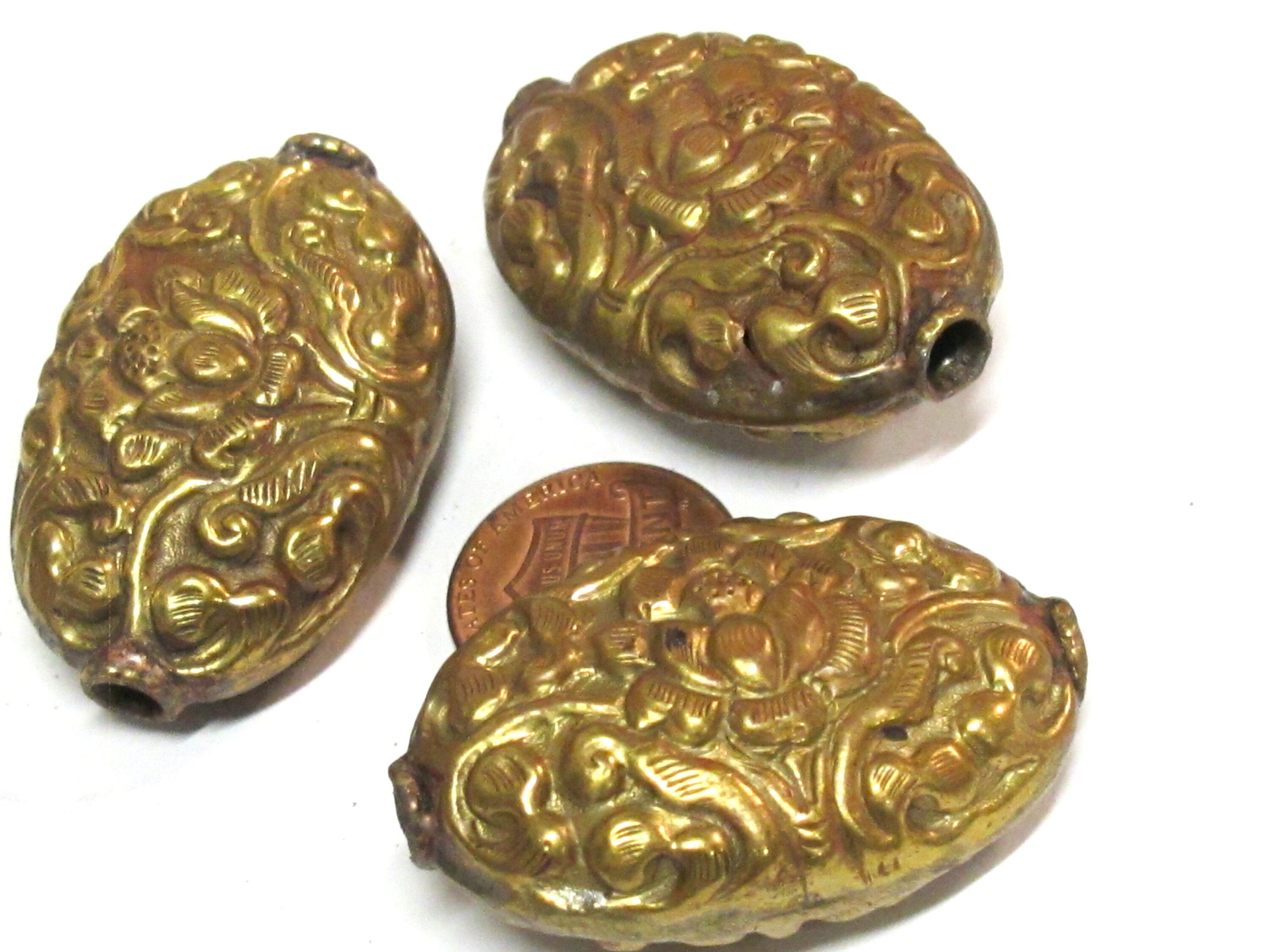 1 Bead Tibetan bead nepal bead tibet bead Large oval shape Tibetan repousse antiqued golden finish Lotus floral design brass bead - BD641K