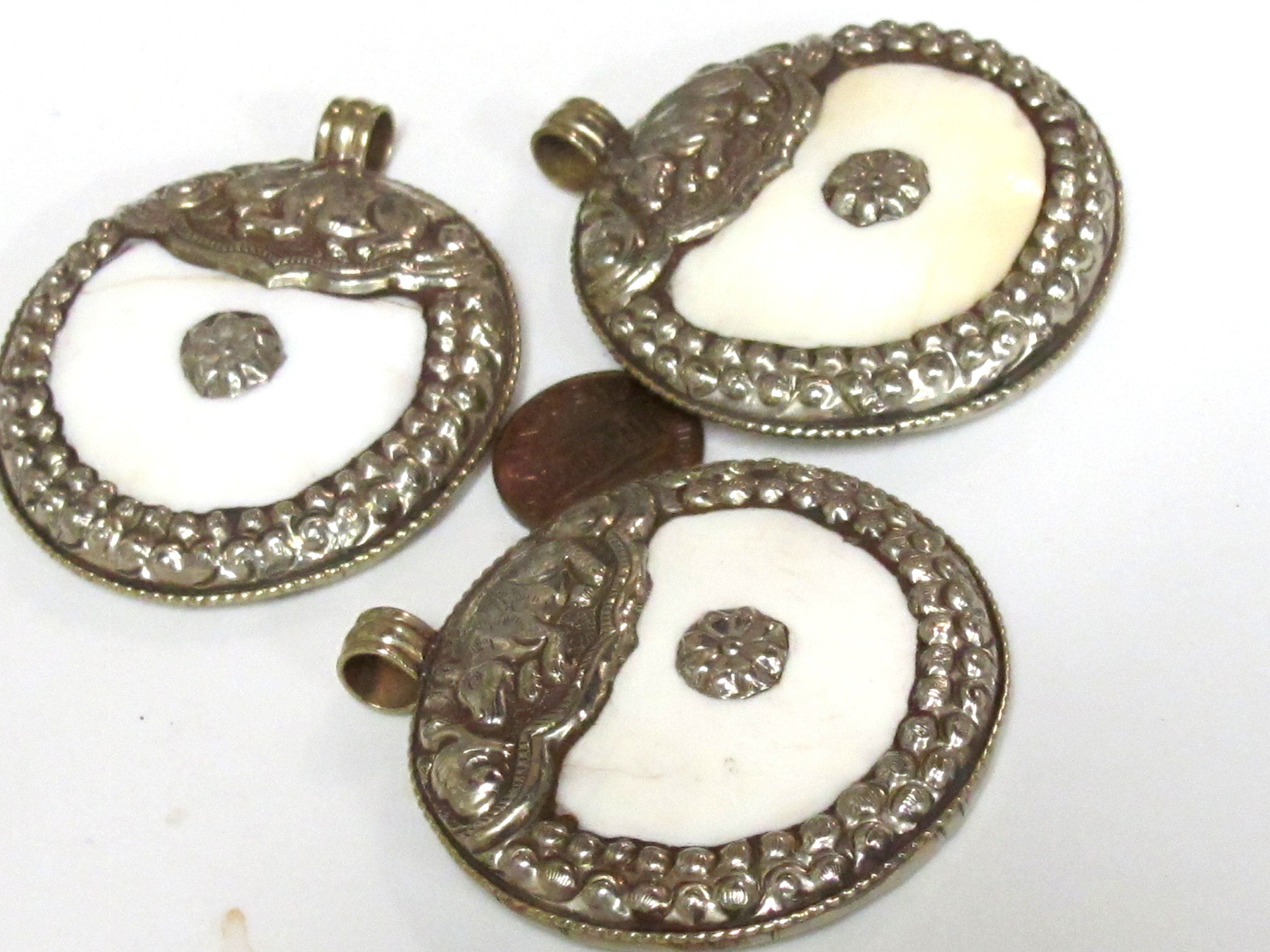 Exotic naga conch shell Tibetan silver finish animal floral rabbit design carving pendant - PM249K