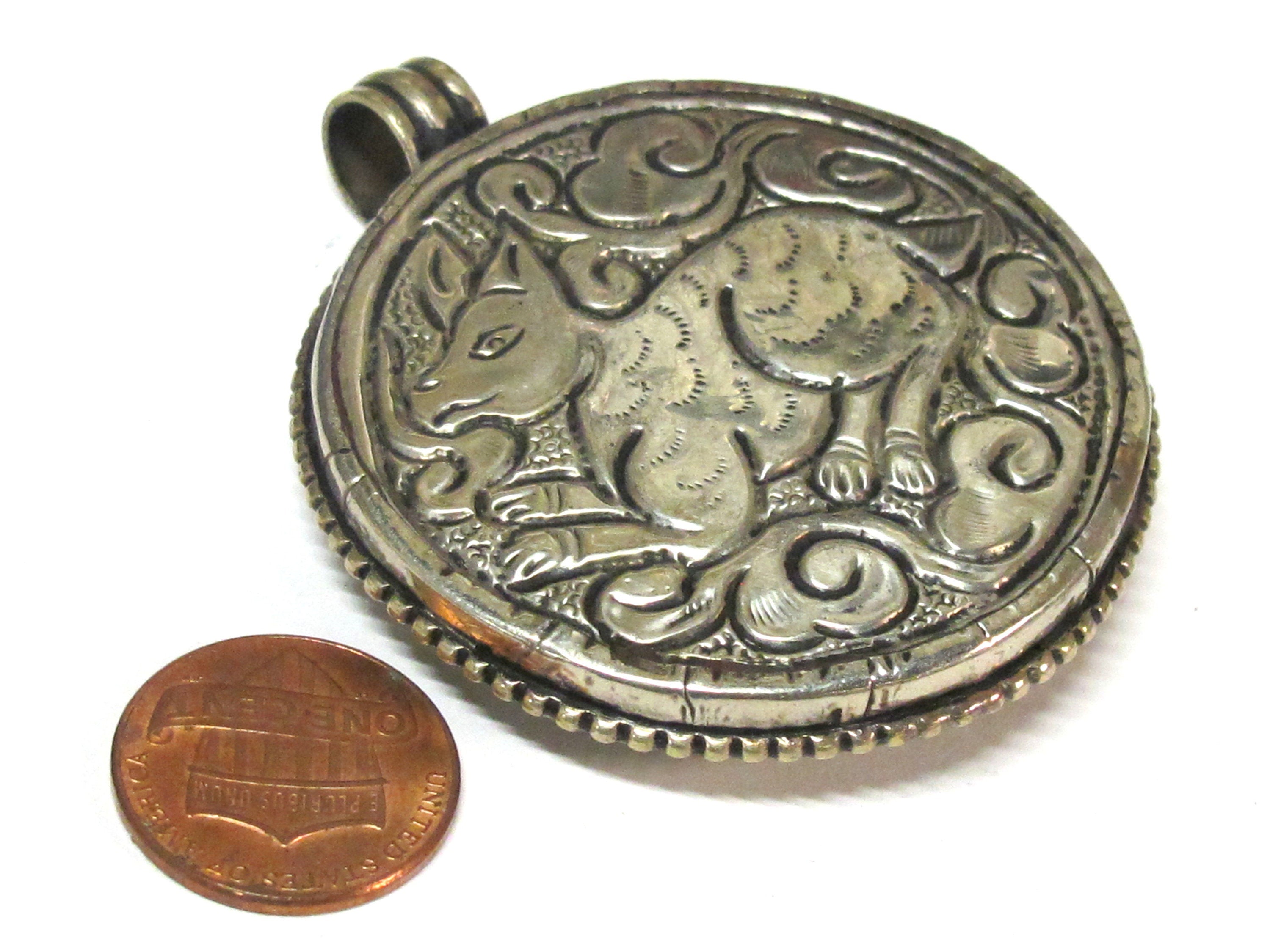 Tibetan pendants - Exotic naga conch shell Tibetan antiqued silver double Dragon Tibetan pendant Nepal - PM246K