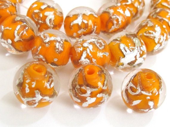 10 BEADS - Orange color silver color swirl glass beads - AB026