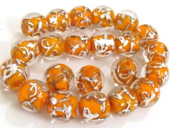 10 BEADS - Orange color silver color swirl glass beads - AB026