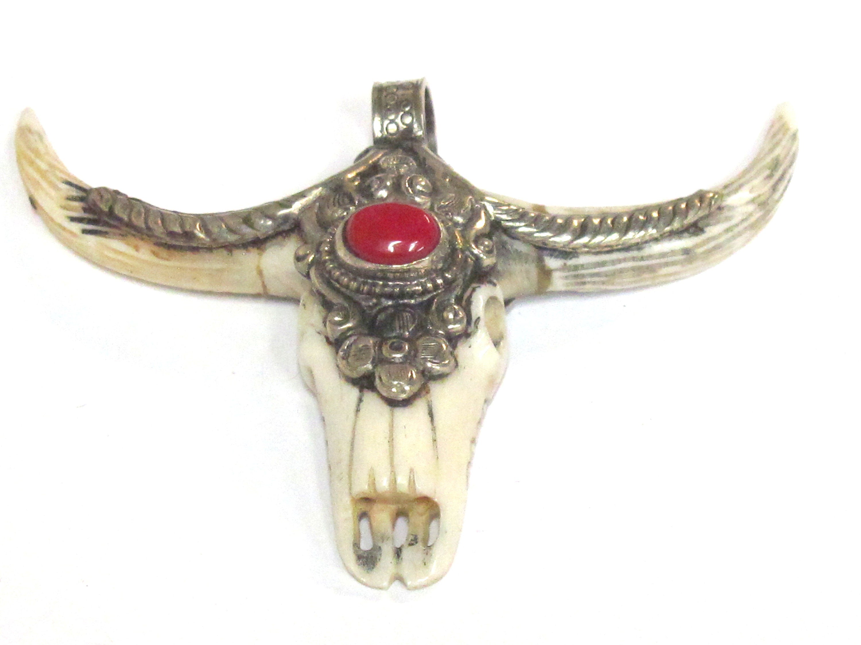 1 Pendant - Large unique gorgeous cattle skull head double horn design bone pendant with coral inlay handicraft from Nepal - PB120A