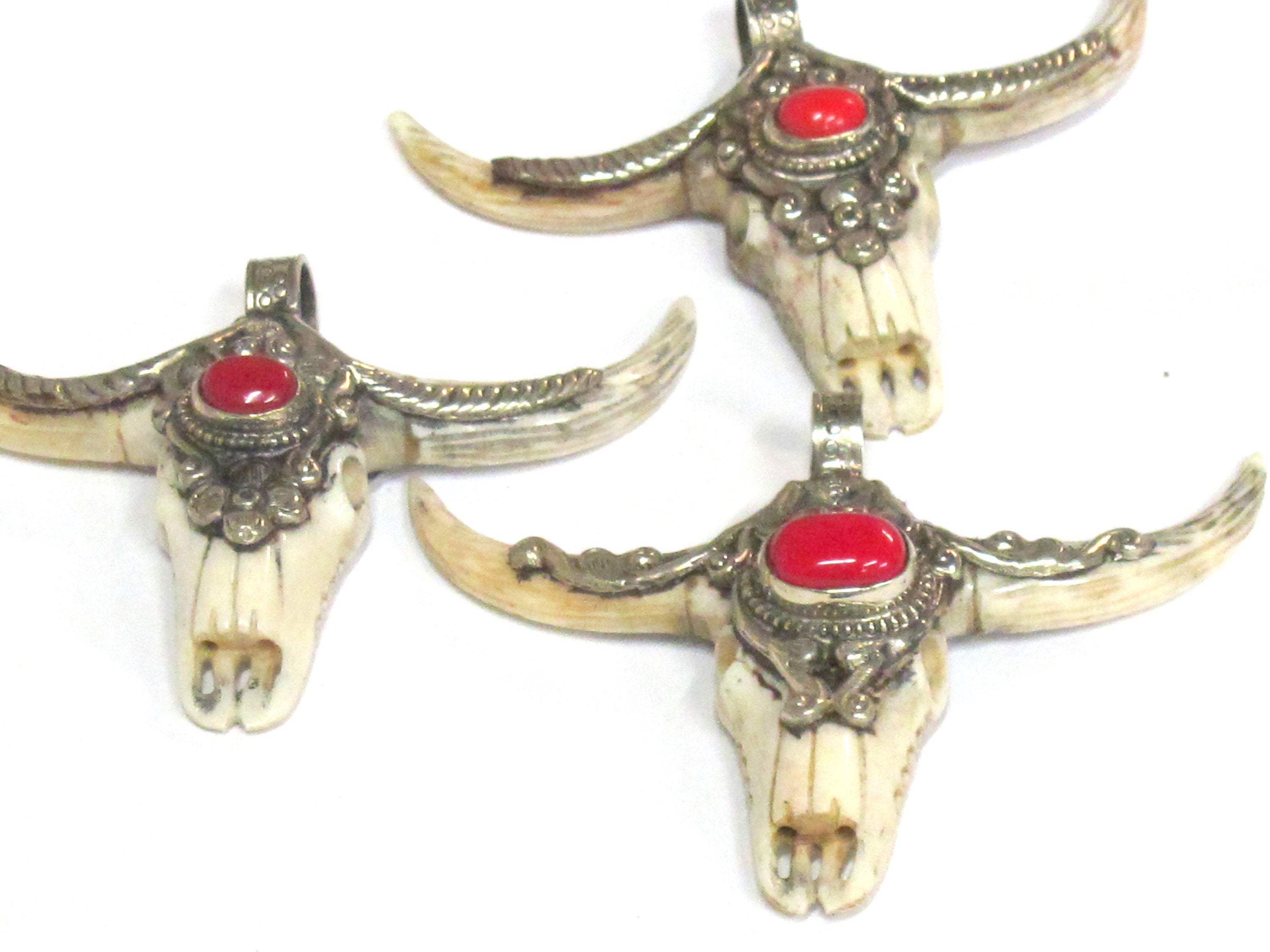 1 Pendant - Large unique gorgeous cattle skull head double horn design bone pendant with coral inlay handicraft from Nepal - PB120A