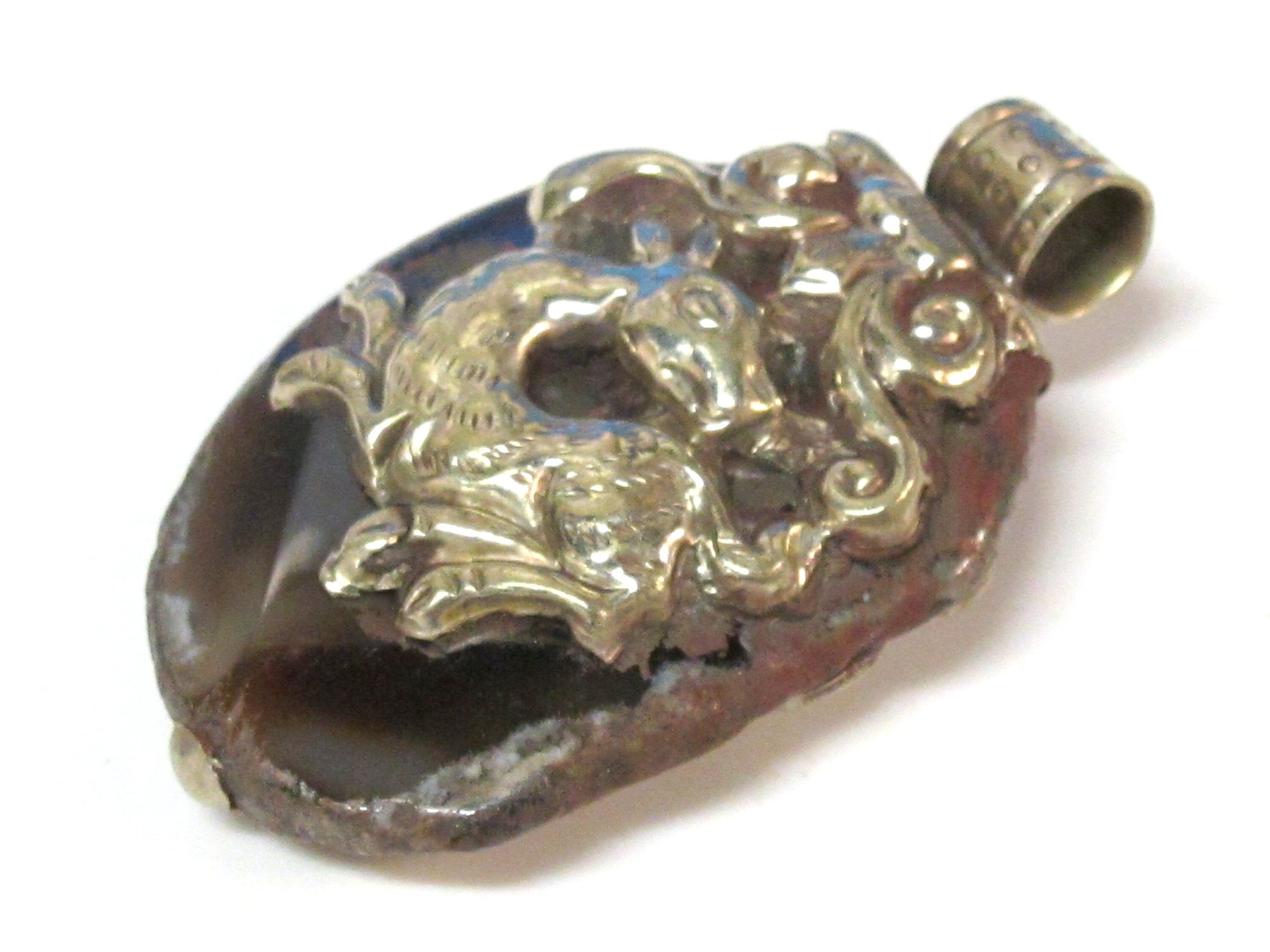 Beautiful Tibetan earthy agate gemstone pendant with deer butterfly reversible design - PM206D