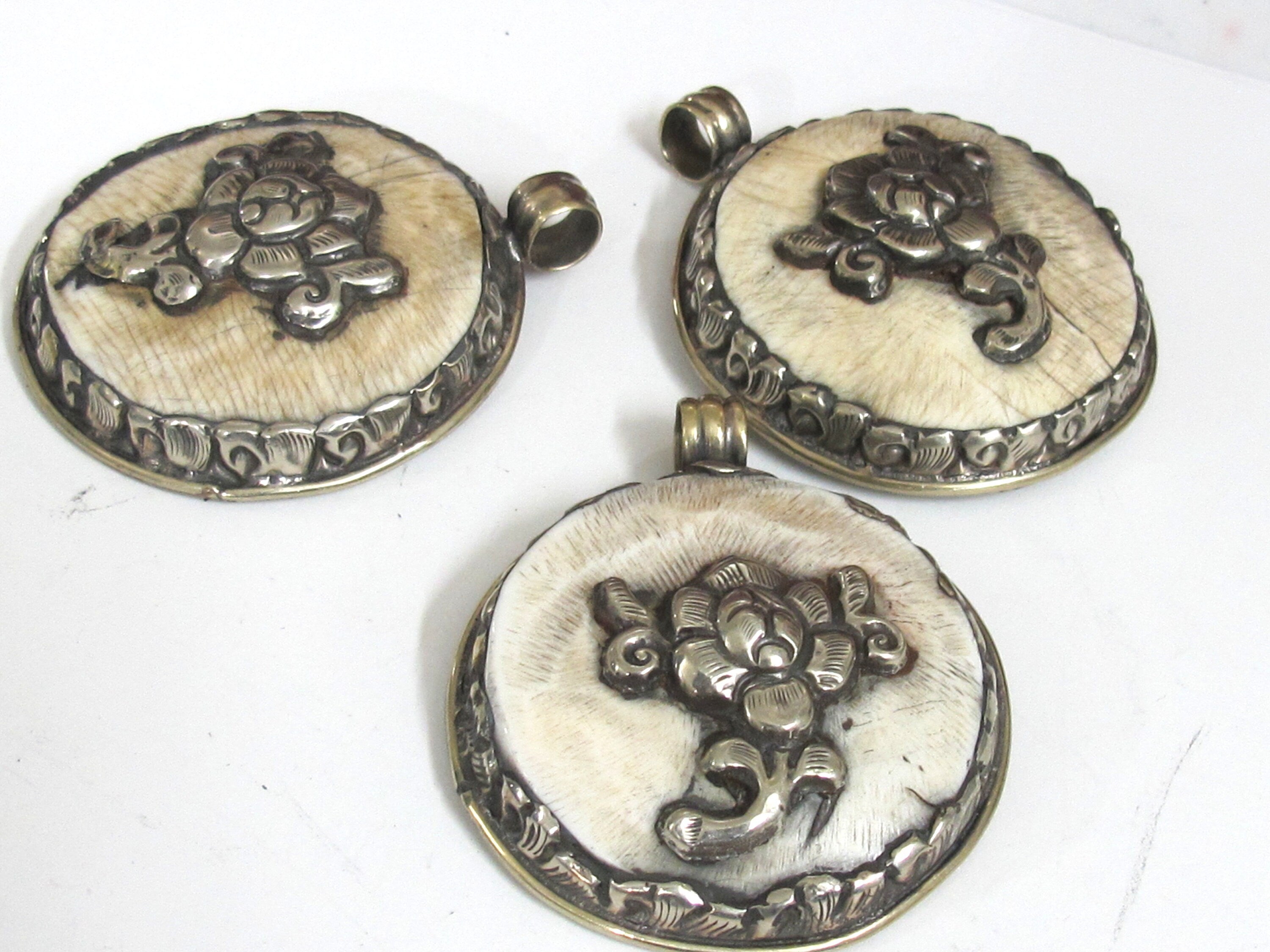 1 pendant - Large Ethnic Tibetan Nepal antiqued silver finish naga conch shell pendant with lotus flower design - PM547K