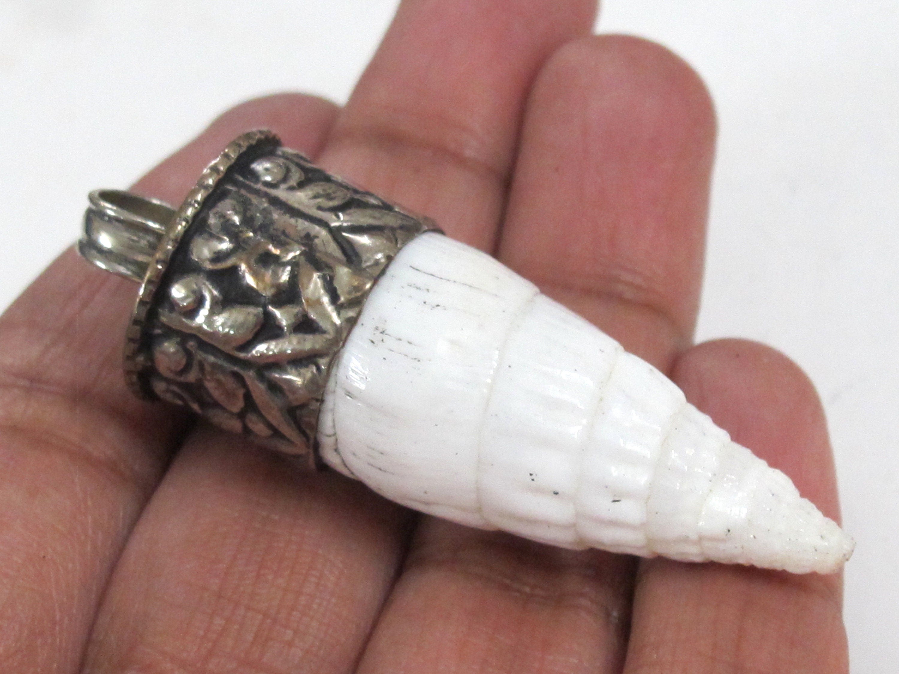 1 Pendant - Tibetan pendants shell pendant Tibetan silver color capped conical grooved ribbed shell pendant - PM322M