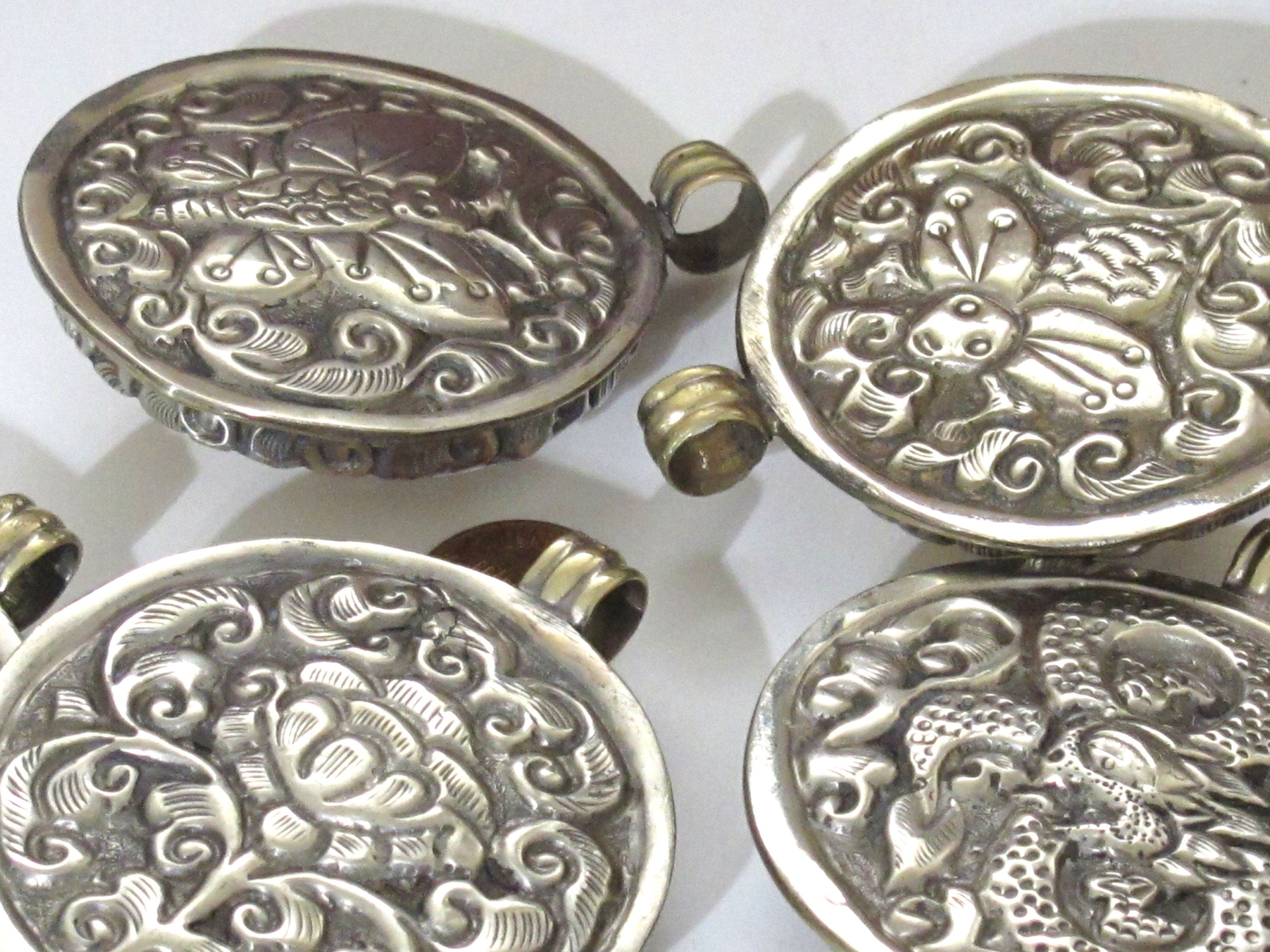 1 pendant - Large Ethnic Tibetan Nepal antiqued silver finish naga conch shell pendant with flower design - PM547E