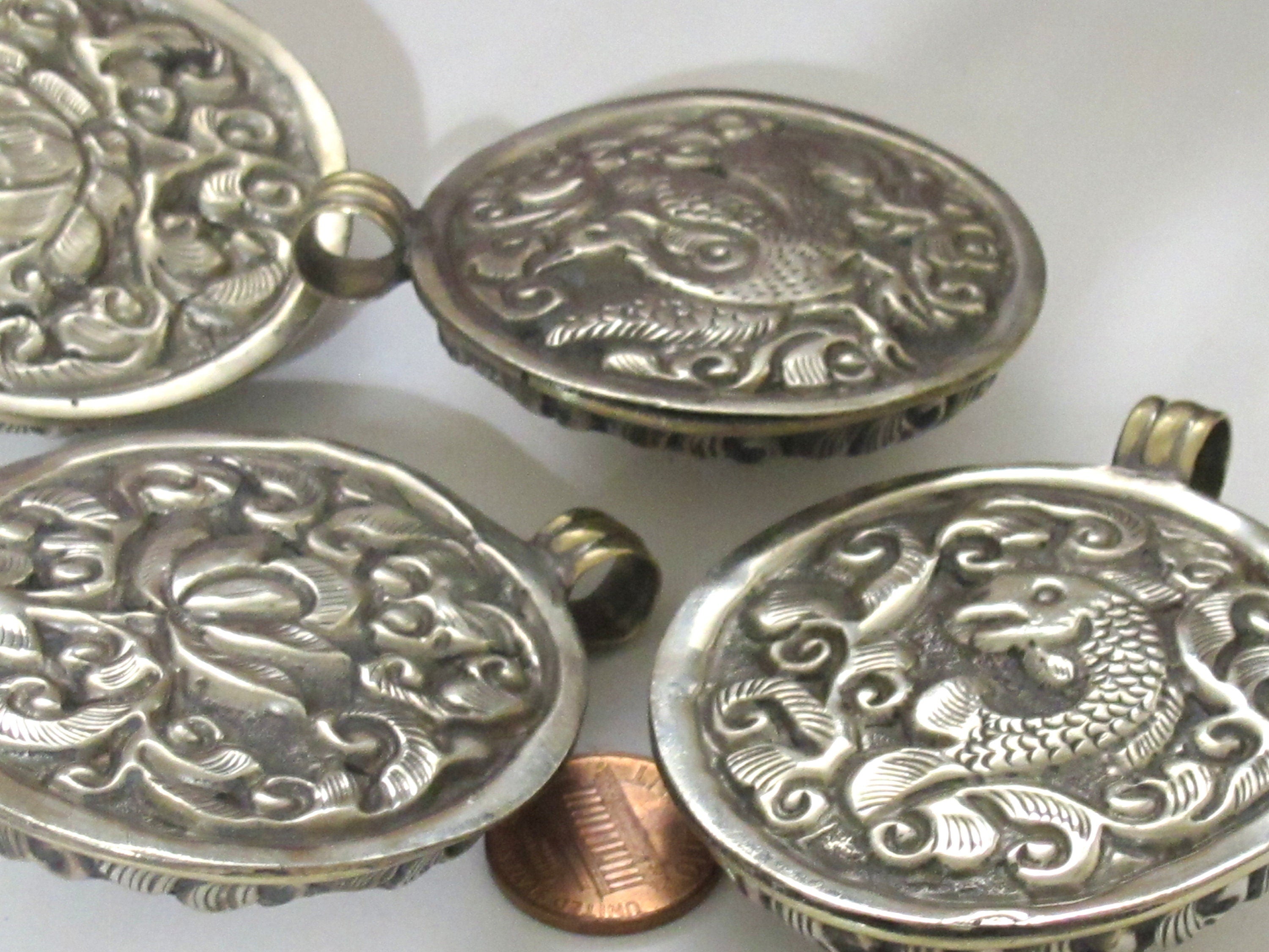 1 pendant - Large Ethnic Tibetan Nepal antiqued silver finish naga conch shell pendant with flower design - PM547G