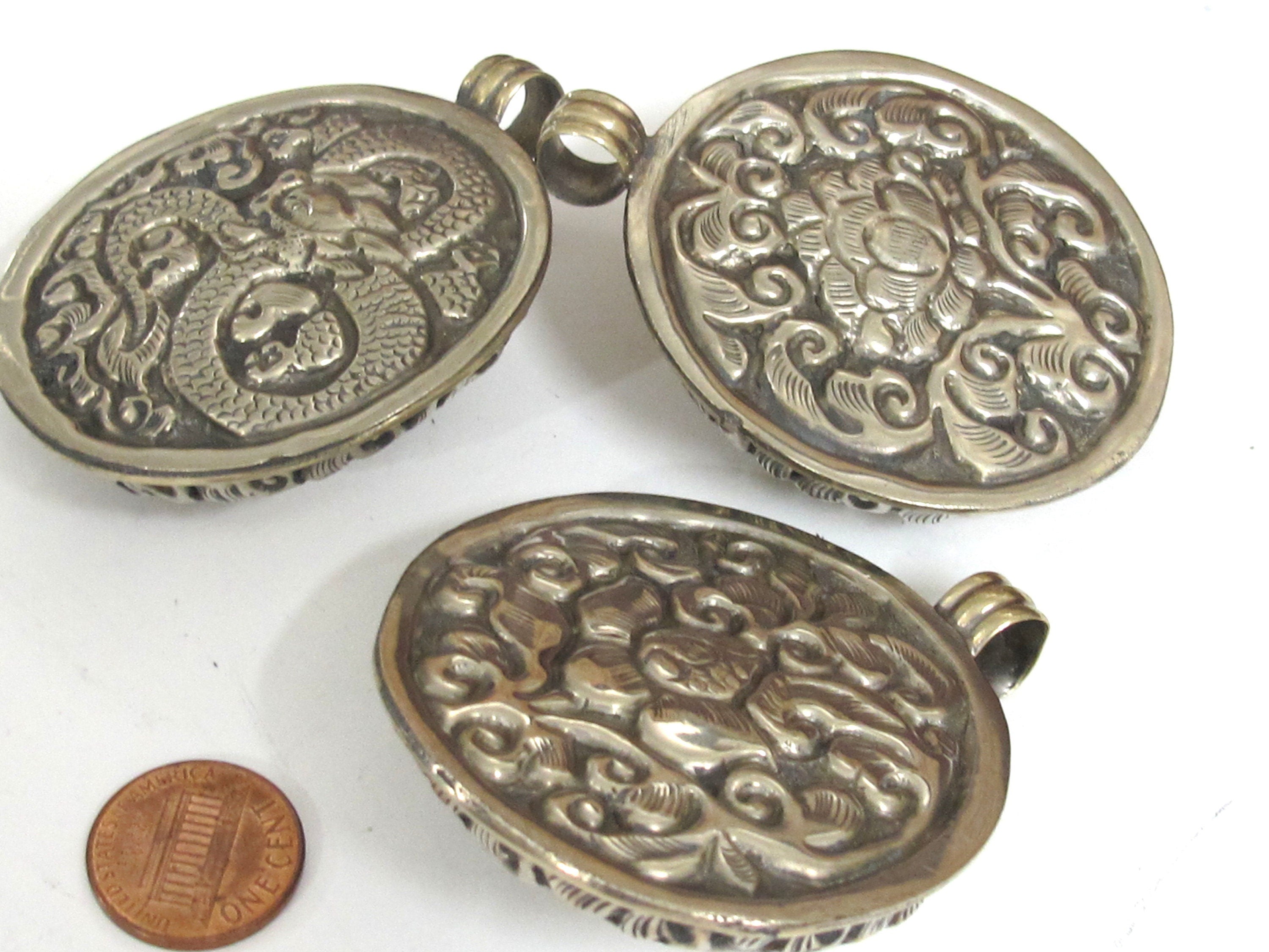 1 pendant - Large Ethnic Tibetan Nepal antiqued silver finish naga conch shell pendant with lotus flower design - PM547K