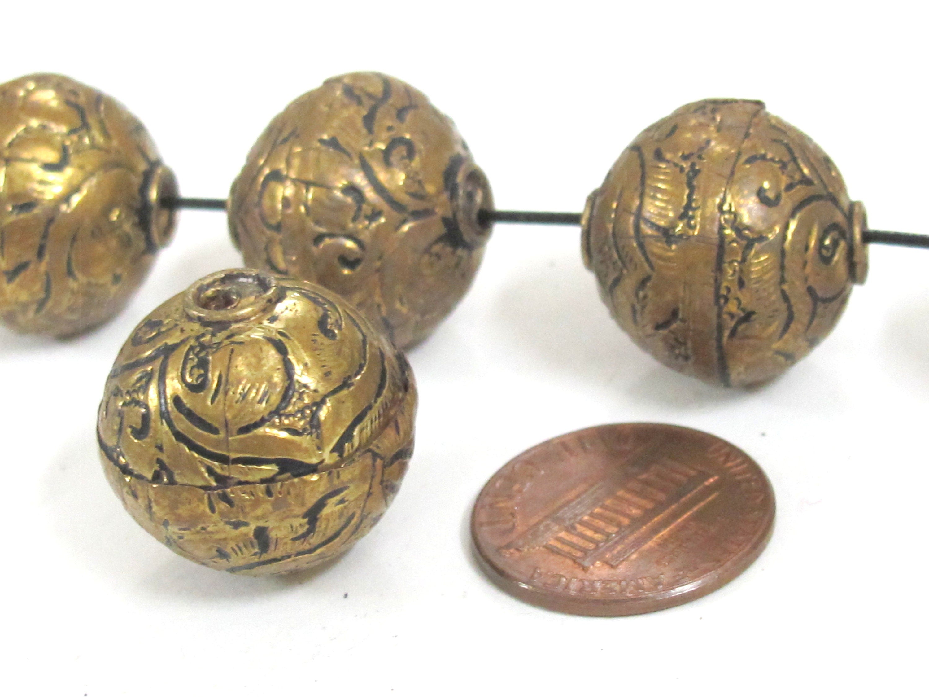 1 Bead - Large size 19 - 20 mm Tibetan brass floral repousse antiqued golden tone beads from Nepal - BD907Mz