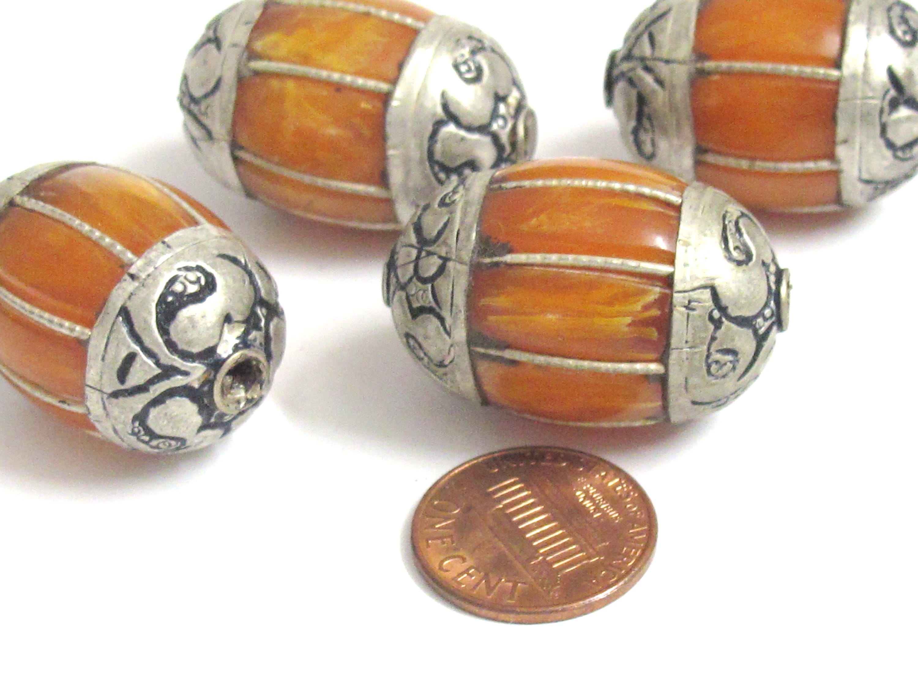 1 BEAD - Large Tibetan copal resin grooved melon shape bead - BD668K