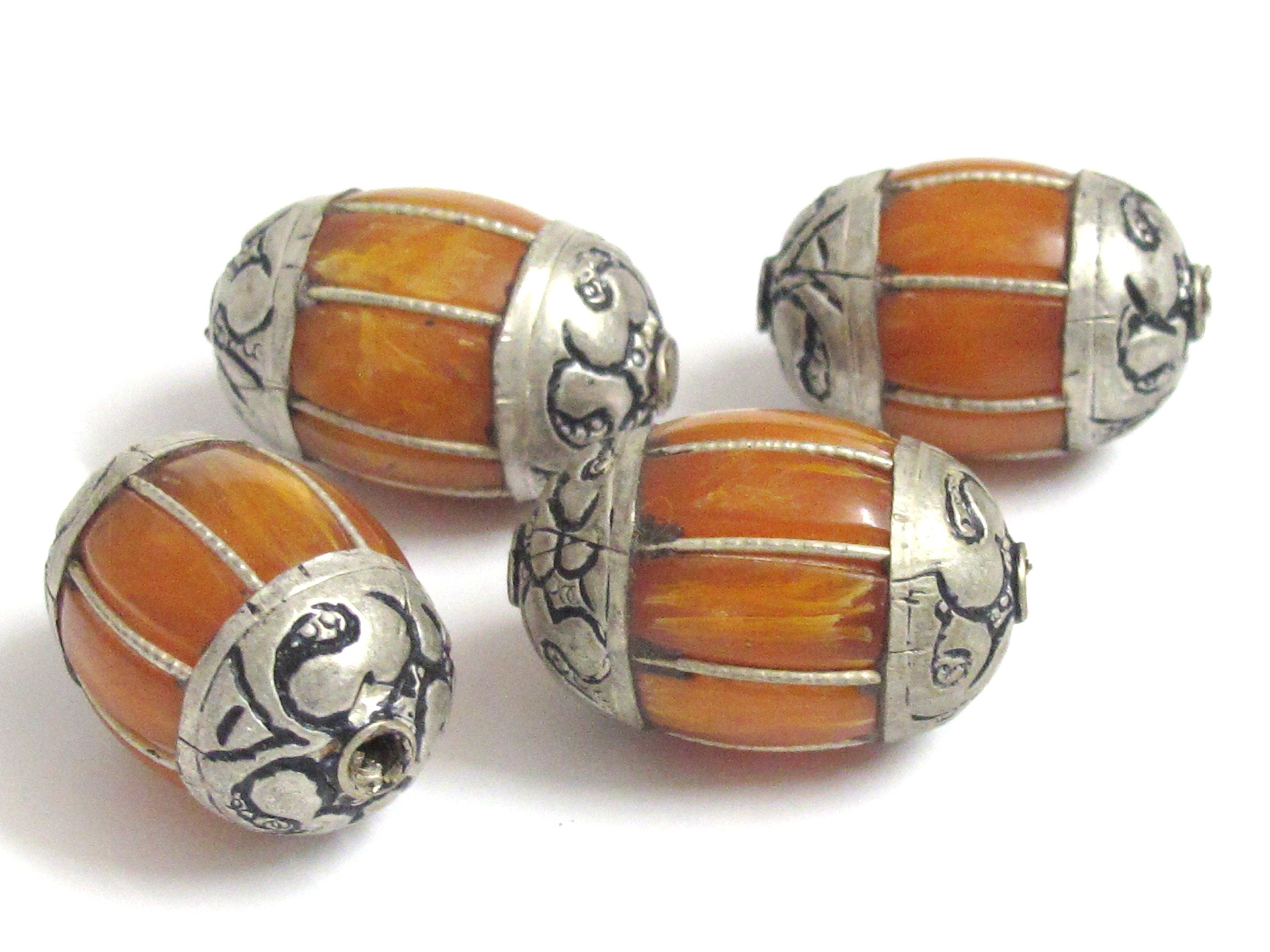 1 BEAD - Large Tibetan copal resin grooved melon shape bead - BD668K