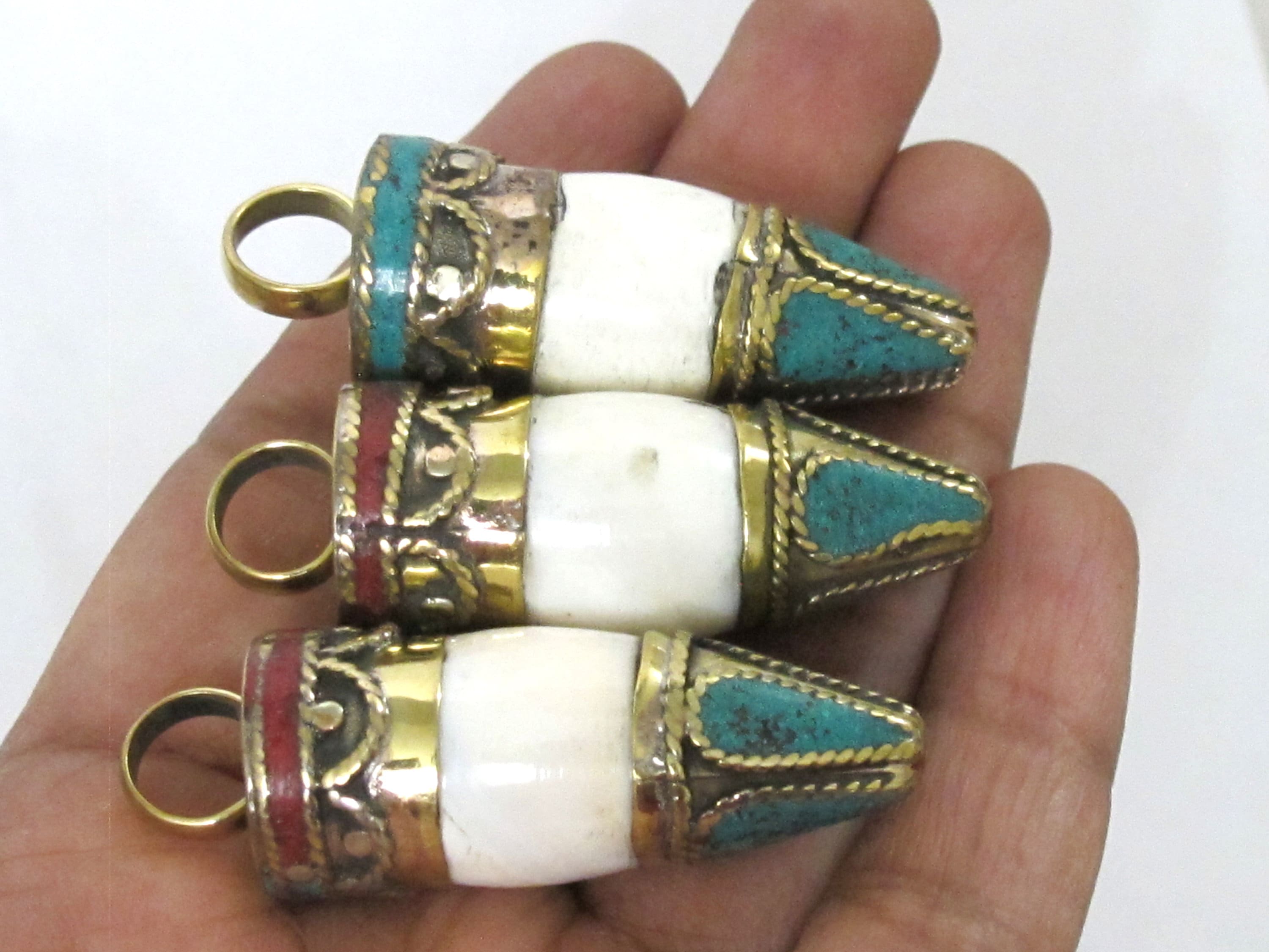 1 pendant - Unisex Tibetan pendant Ethnic tibetan Nepal naga conch shell point bullet shape brass capped pendant turquoise inlay - PM277K