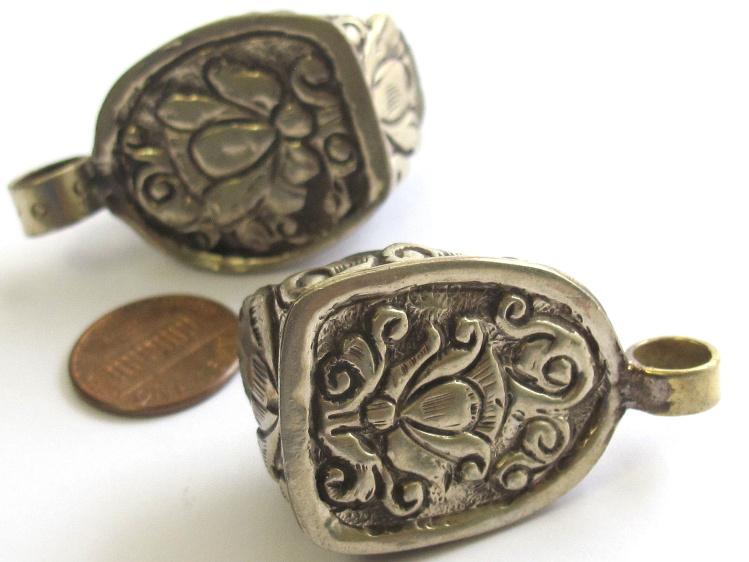 1 Pendant - Gorgeous tribal carved skeleton skull head face labradorite gemstone pendant with floral carving - PM348R