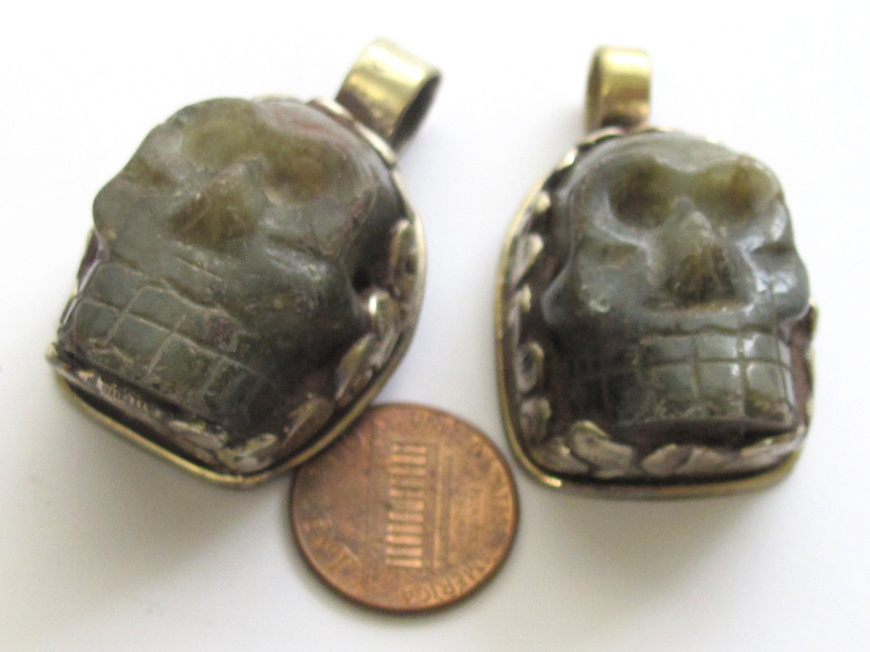 1 Pendant - Gorgeous tribal carved skeleton skull head face labradorite gemstone pendant with floral carving - PM348R