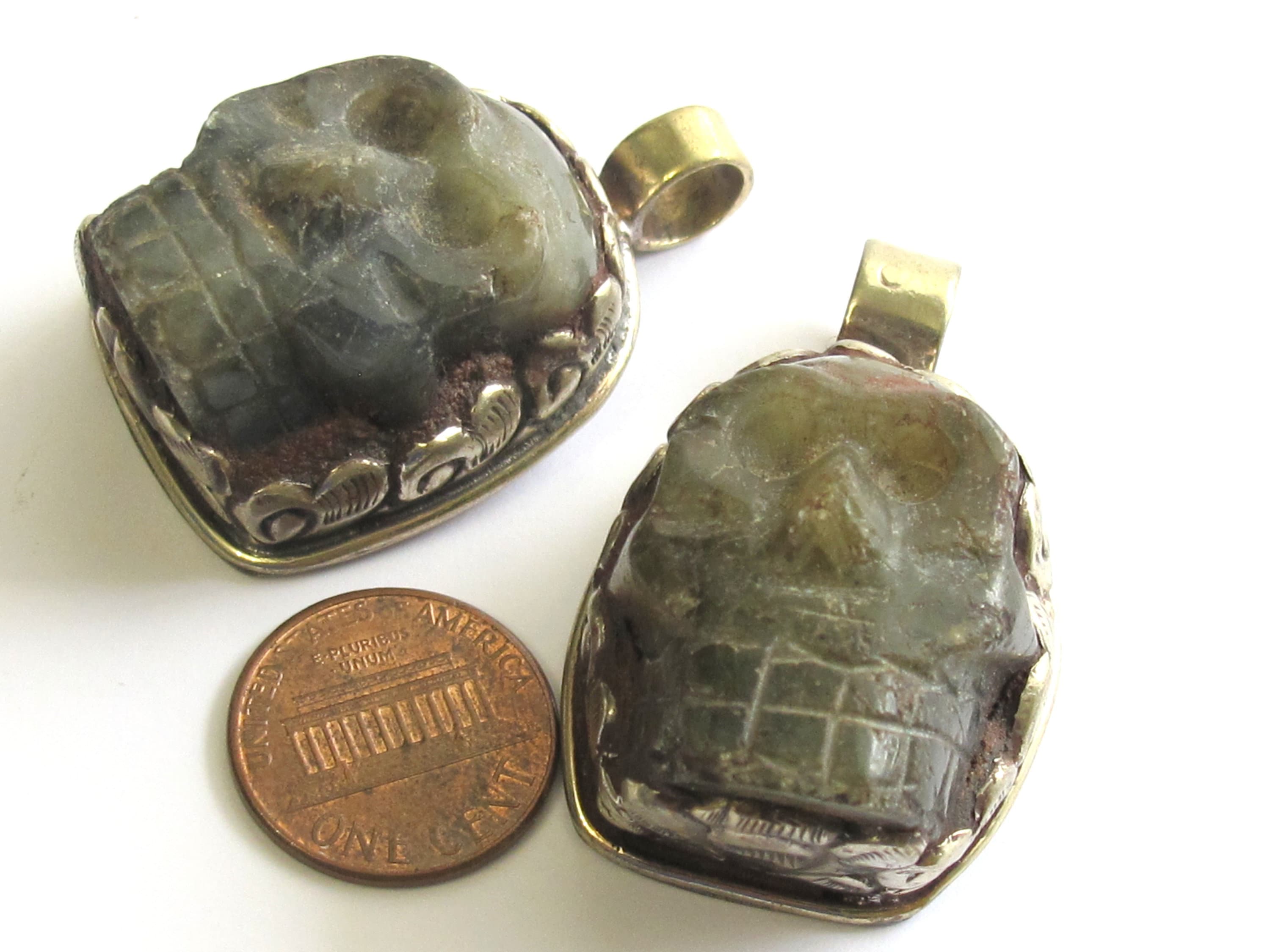 1 Pendant - Gorgeous tribal carved skeleton skull head face labradorite gemstone pendant with floral carving - PM348R
