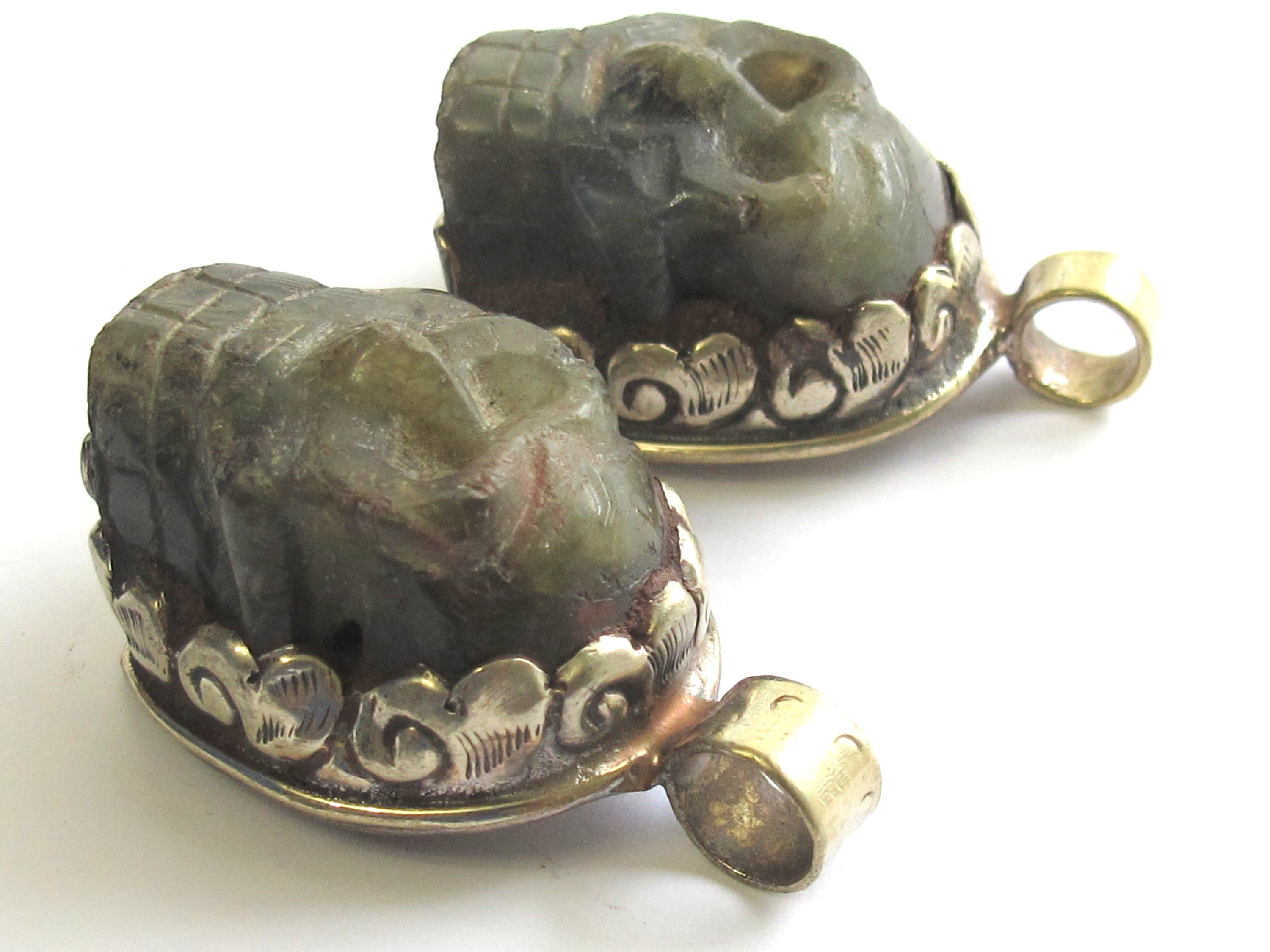 1 Pendant - Gorgeous tribal carved skeleton skull head face labradorite gemstone pendant with floral carving - PM348R