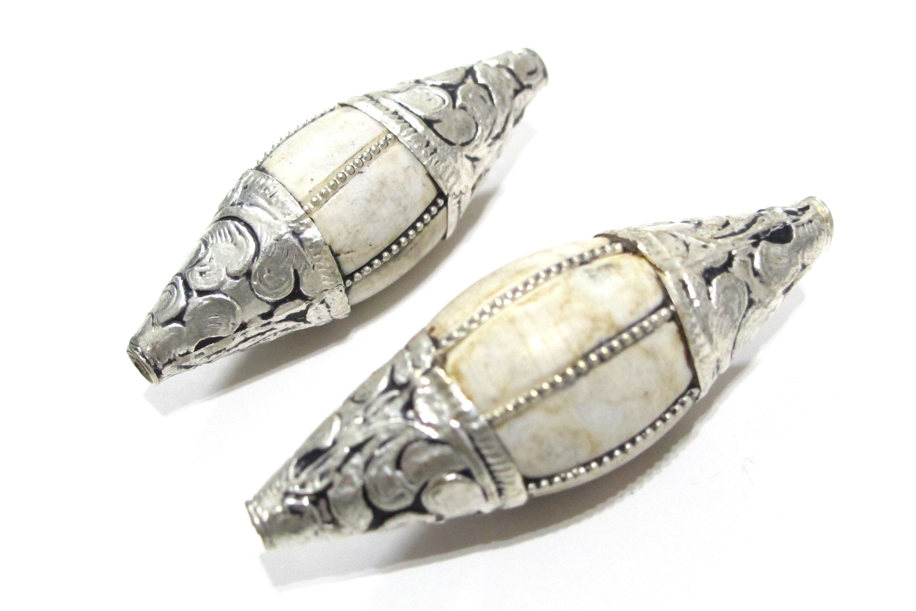 1 Bead - Ethnic Nepal conch shell beads tibetan silver capped shell beads naga conch shell beads grooved wire inlaid design CH078