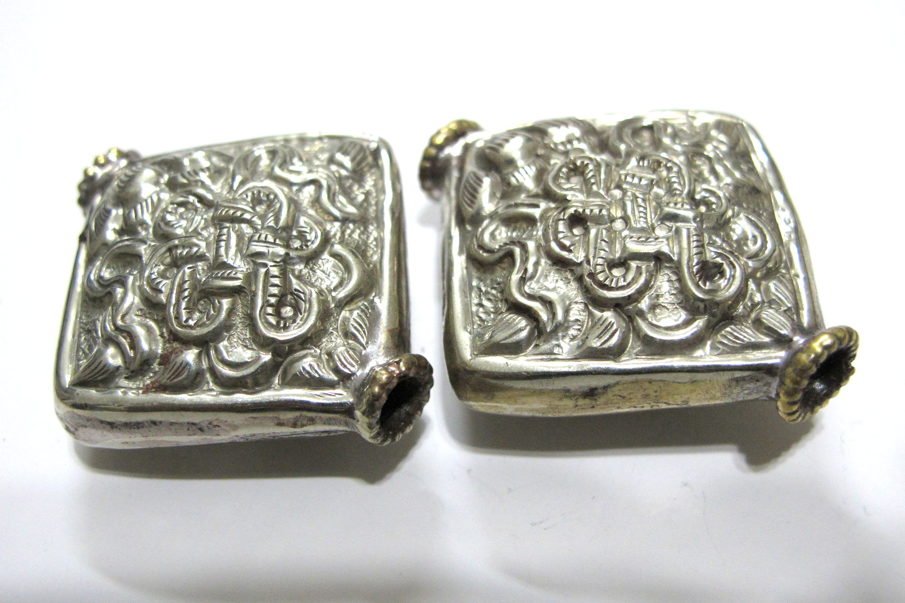 1 bead - Tibetan silver bead antiqued finish kite diamond shape filigree Nepal bead Tibetan bead endless knot bead - BD095