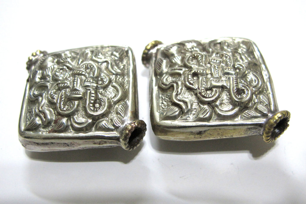 1 bead - Tibetan silver bead antiqued finish kite diamond shape filigree Nepal bead Tibetan bead endless knot bead - BD095
