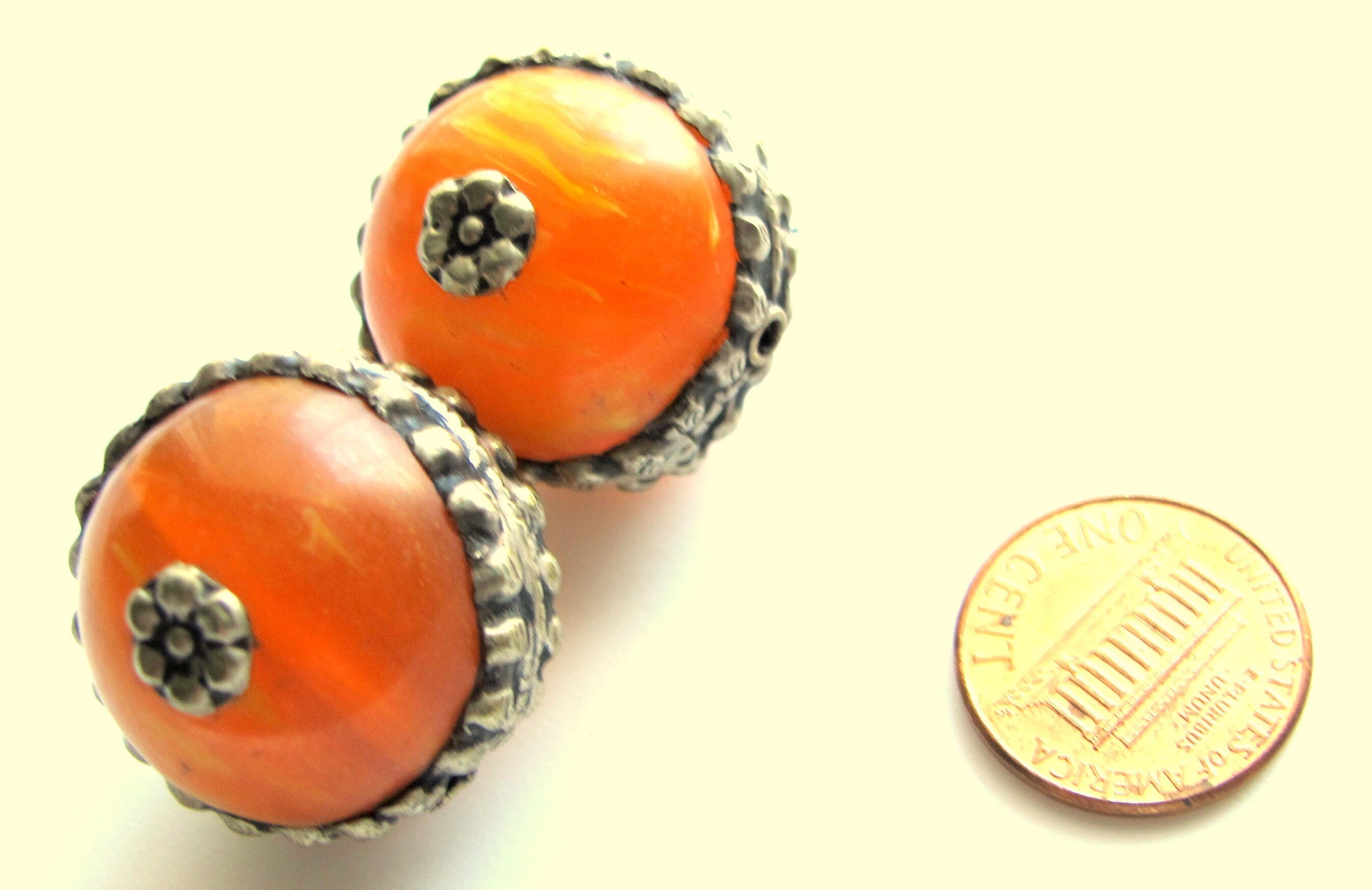 1 BEAD - Tibetan antiqued silver finish encased thick Resin bead Nepal focal beads - BD458