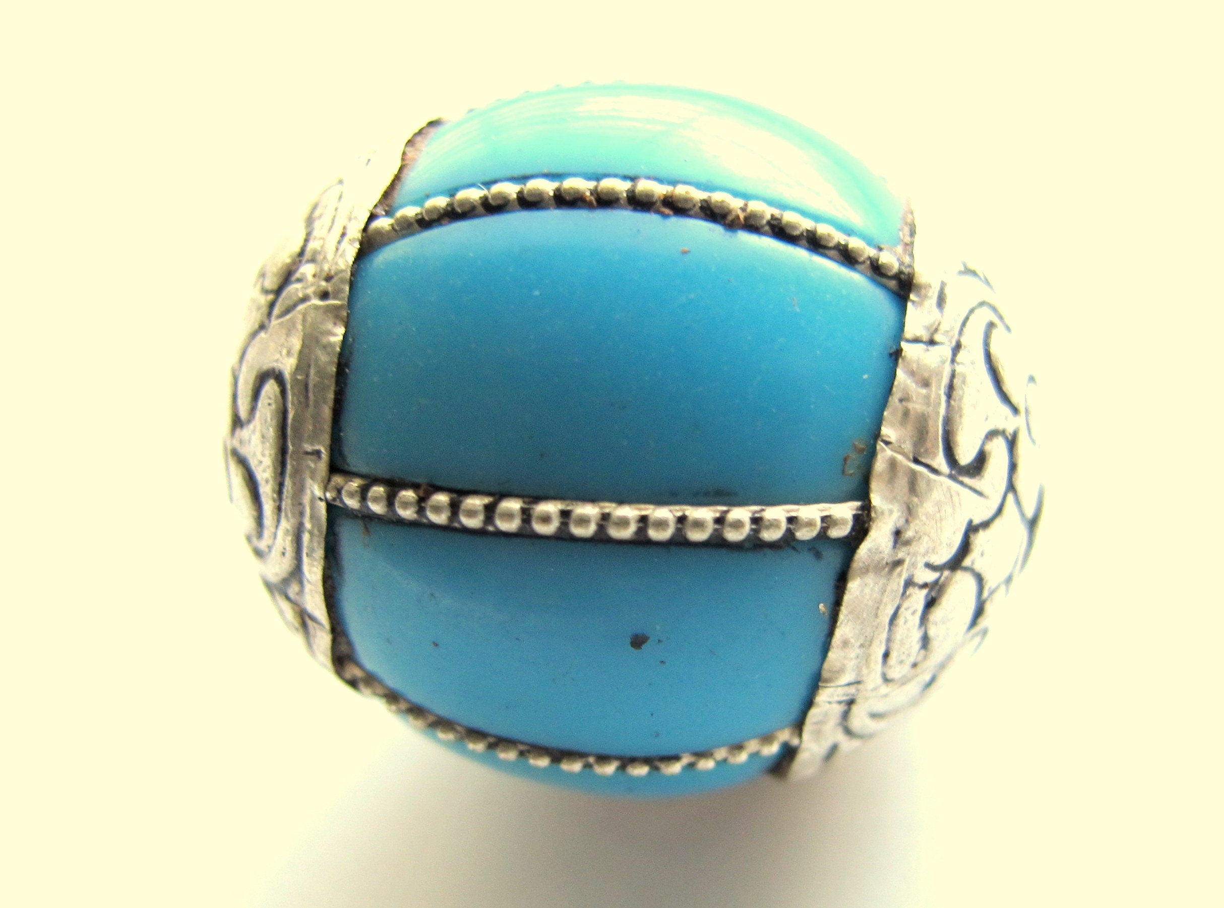 1 Bead- Large grooved melon shape Tibetan silver blue copal resin bead - BD283