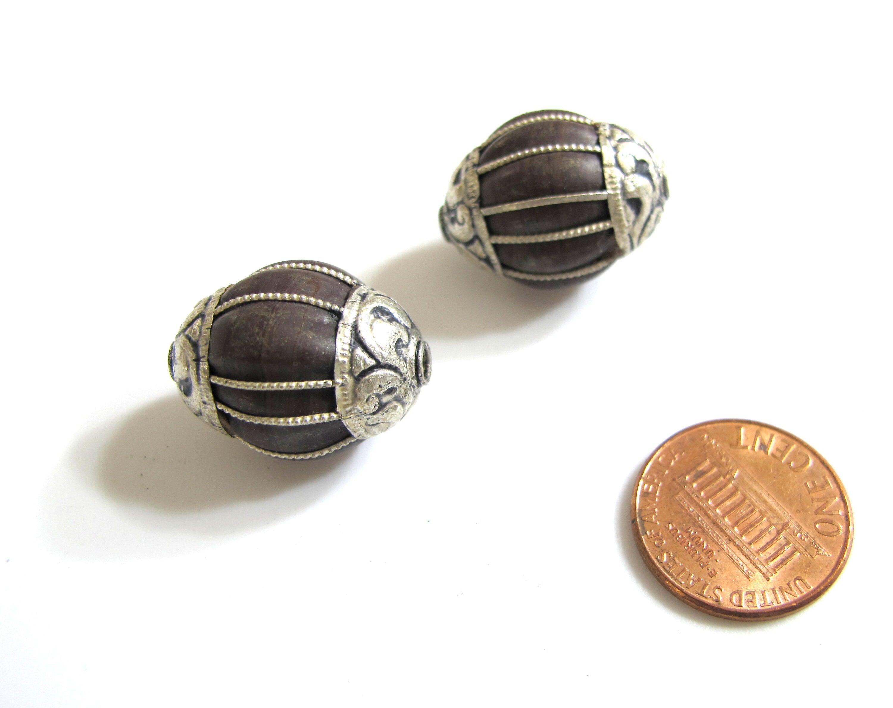 1 Bead - Tibetan silver capped carnelian agate beads from Nepal - BD250