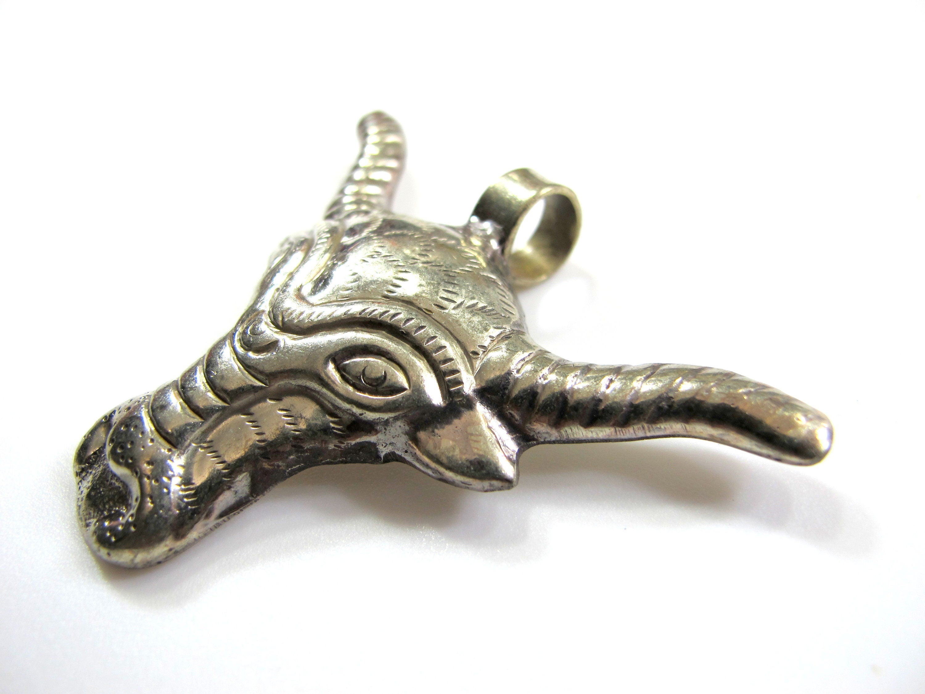 1 Pendant - Nepal pendants Tibetan silver color cattle skull head horn pendant - PM618
