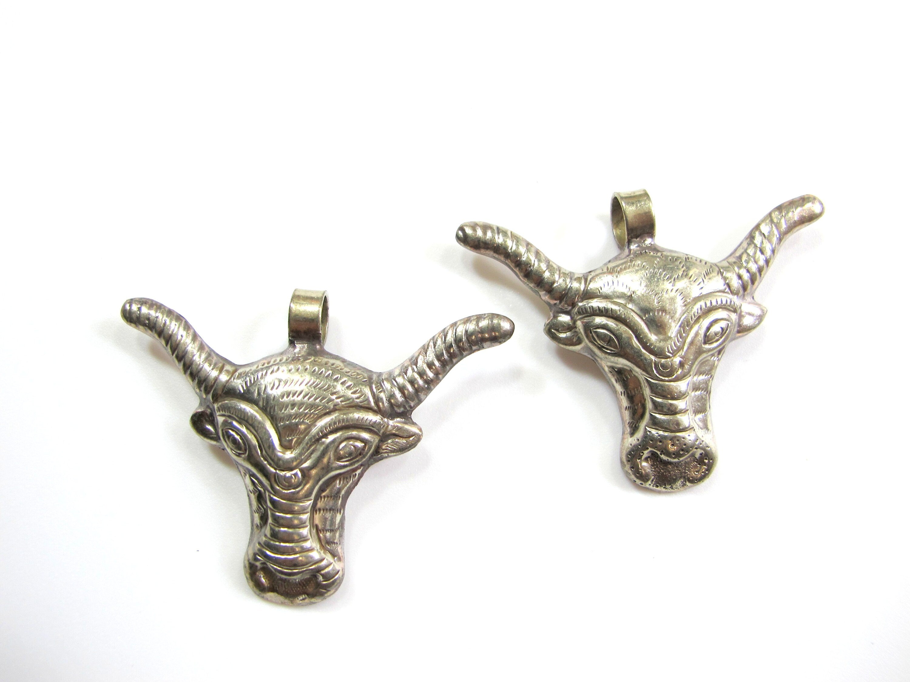 1 Pendant - Nepal pendants Tibetan silver color cattle skull head horn pendant - PM618