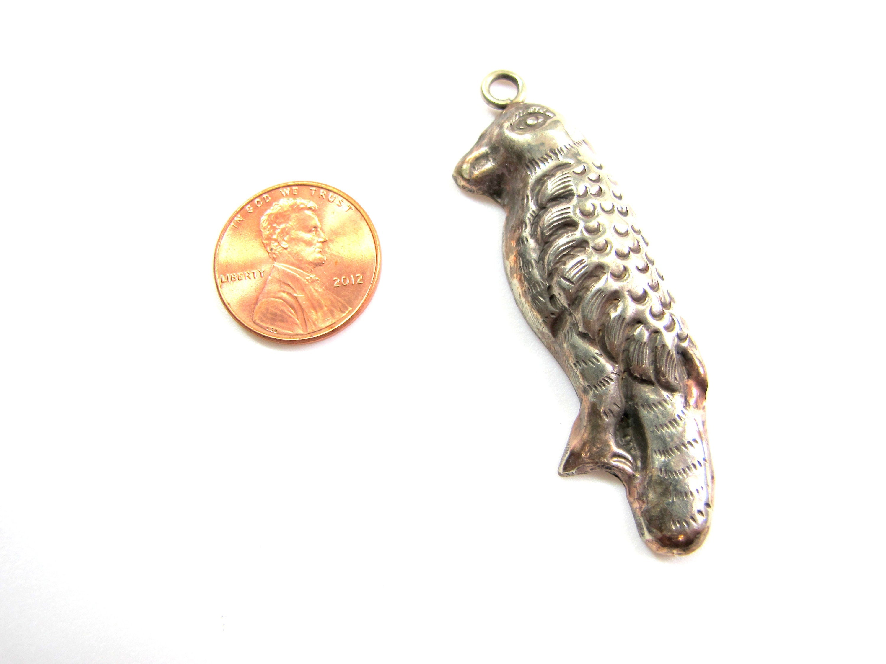 2 pieces 1 pair - Ethnic Tibetan antiqued silver finish lightweight bird shape charm pendants - PM621A