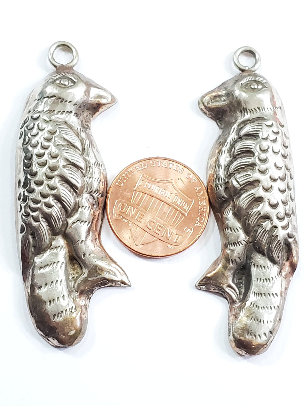 2 pieces 1 pair - Ethnic Tibetan antiqued silver finish lightweight bird shape charm pendants - PM621A