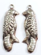 2 pieces 1 pair - Ethnic Tibetan antiqued silver finish lightweight bird shape charm pendants - PM621A