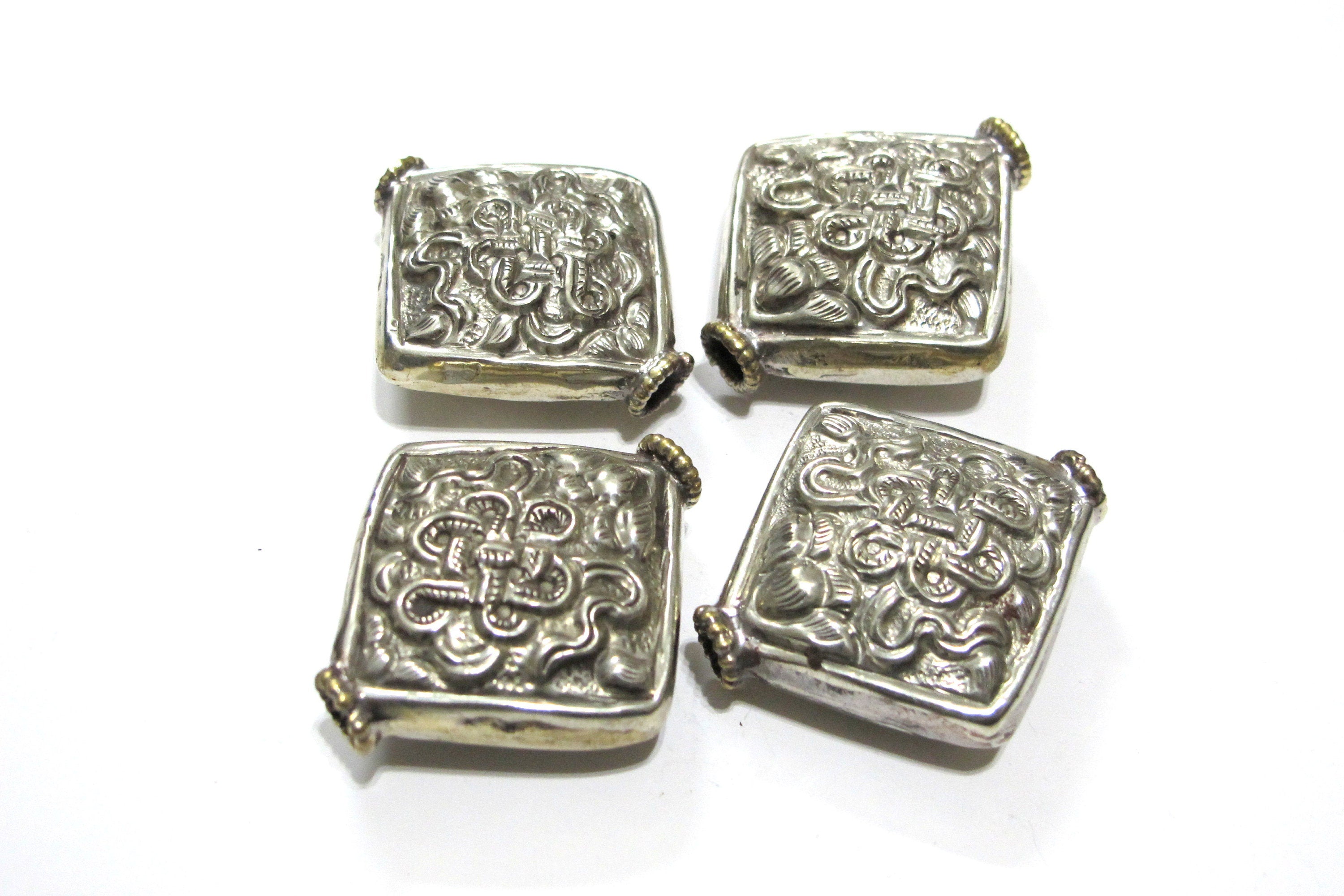 1 bead - Tibetan silver bead antiqued finish kite diamond shape filigree Nepal bead Tibetan bead endless knot bead - BD095
