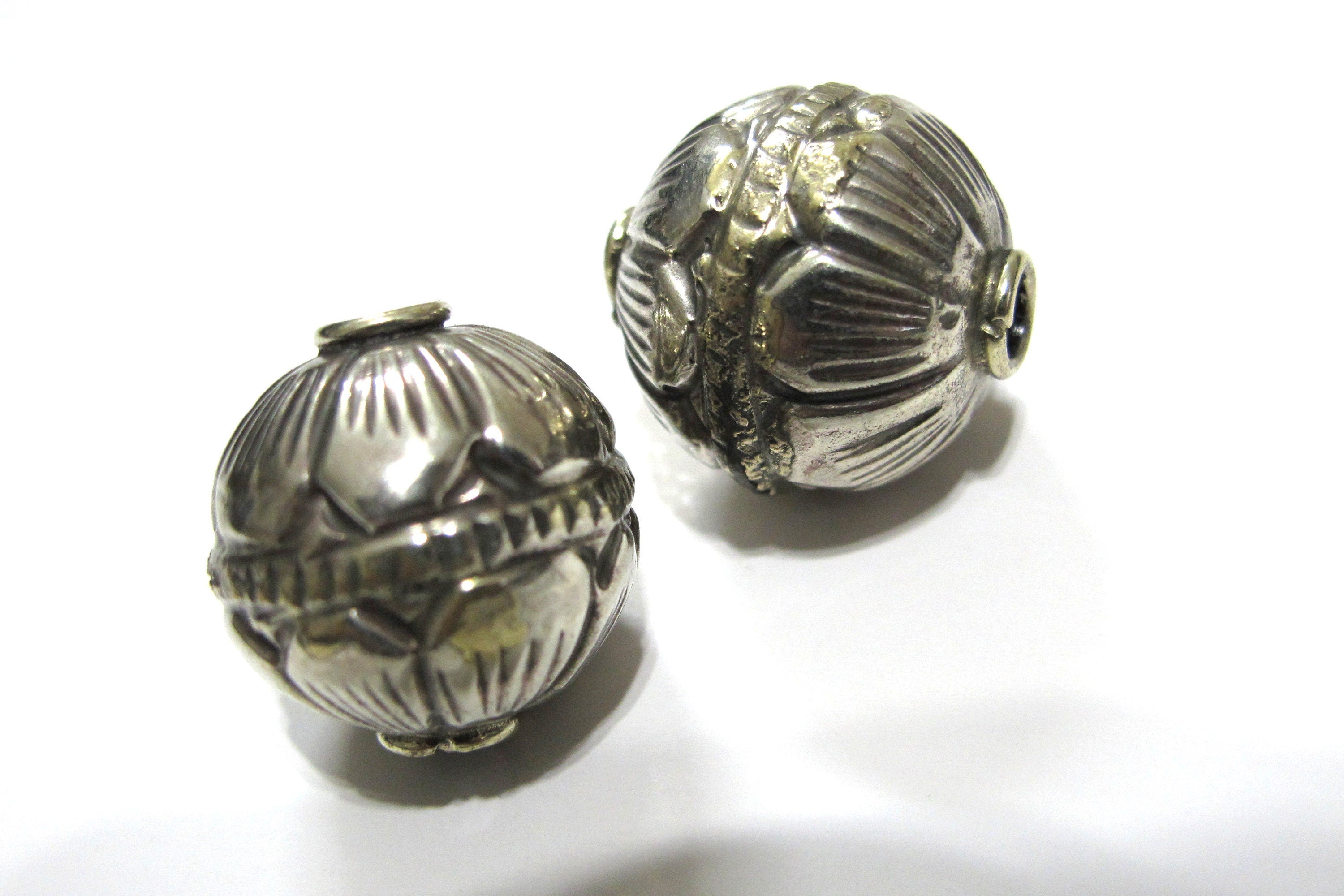 1 BEAD - Large Size 19 -20 mm Tibetan silver repousse floral design oval rondele shape beads Nepal beads Tibetan beads lotus beads BD313