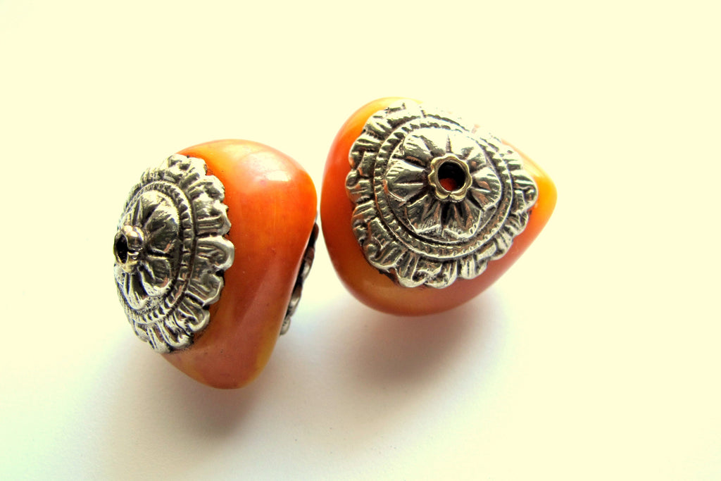 1 BEAD - Large copal resin tibetan silver floral design capped bead from Nepal - BD436