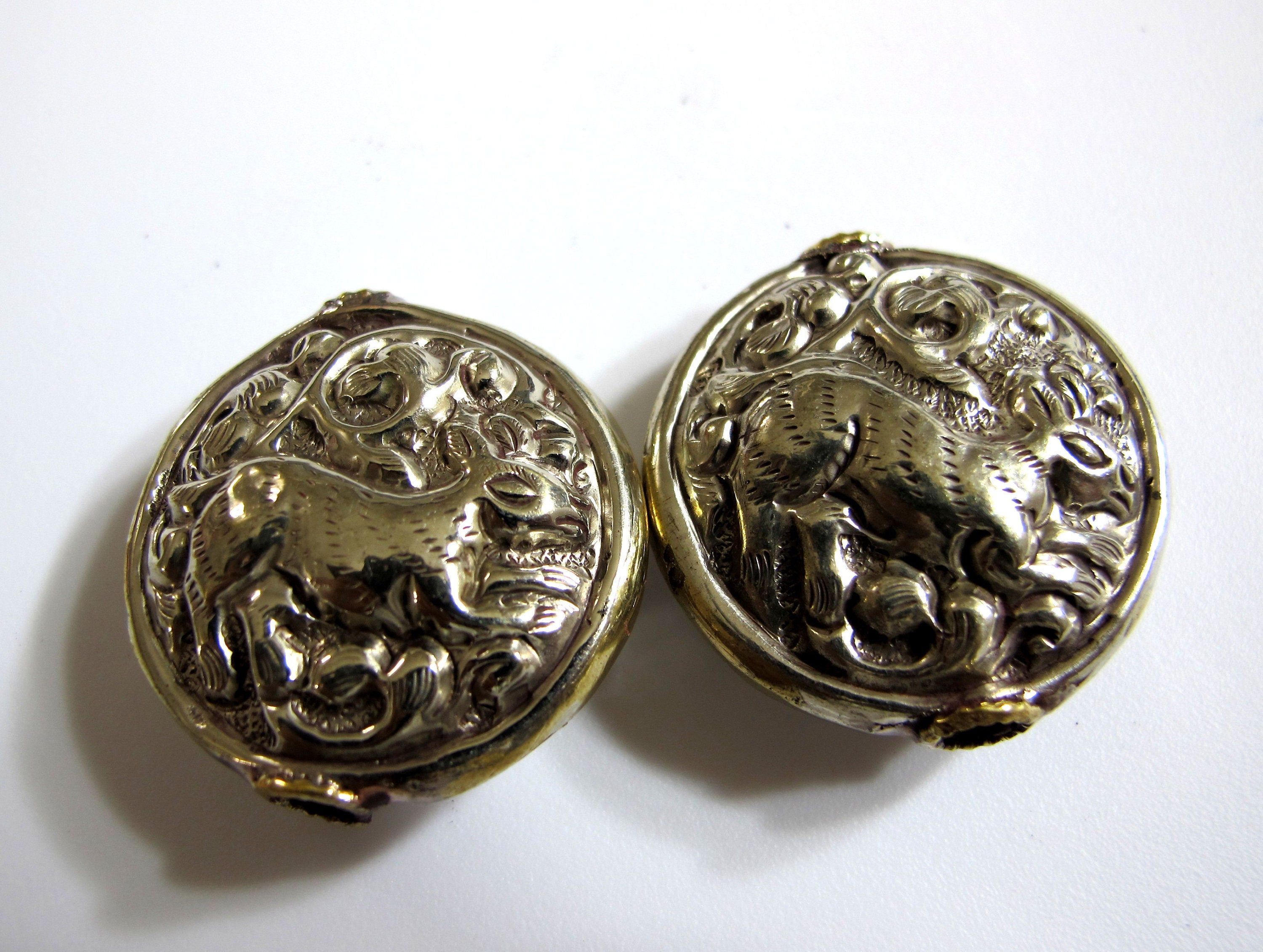 1 Bead - Large size Tibetan antiqued silver color finish repousse rabbit design focal bead - BD448