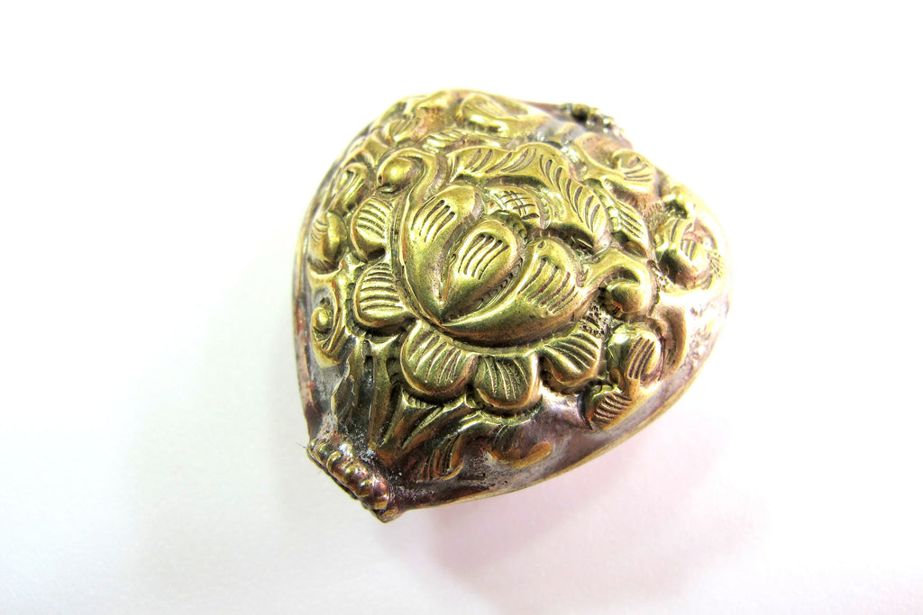 1Bead - Nepal beads Brass beads Tibetan Lotus flower repousse heart shape brass bead antiqued gold color - BD449