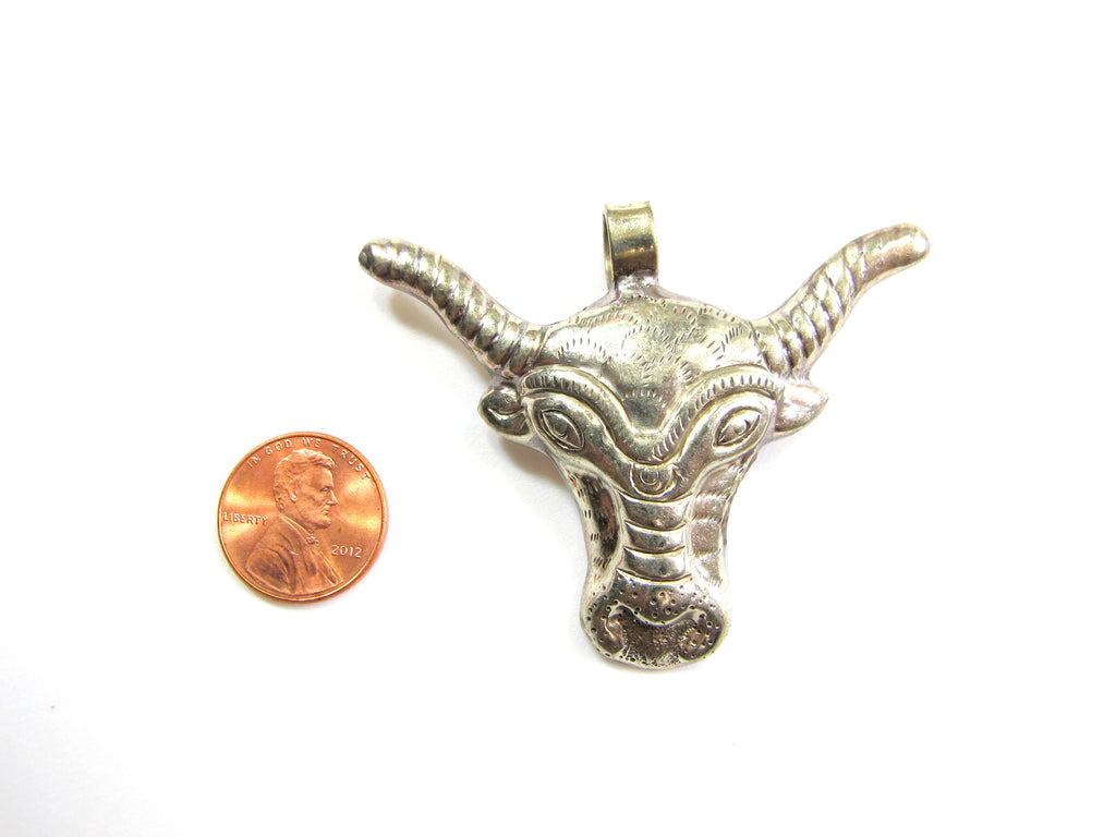1 Pendant - Nepal pendants Tibetan silver color cattle skull head horn pendant - PM618