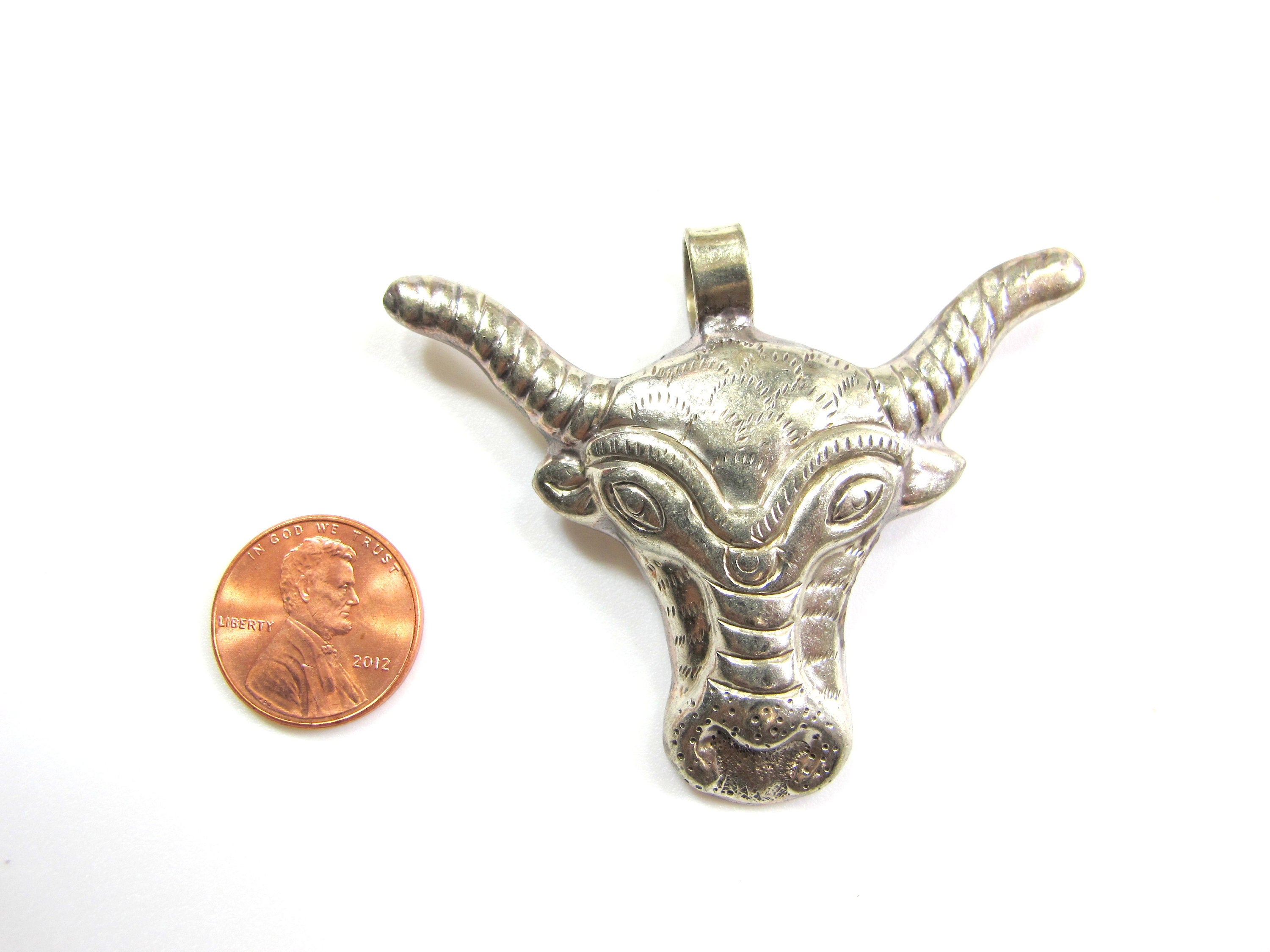 1 Pendant - Nepal pendants Tibetan silver color cattle skull head horn pendant - PM618