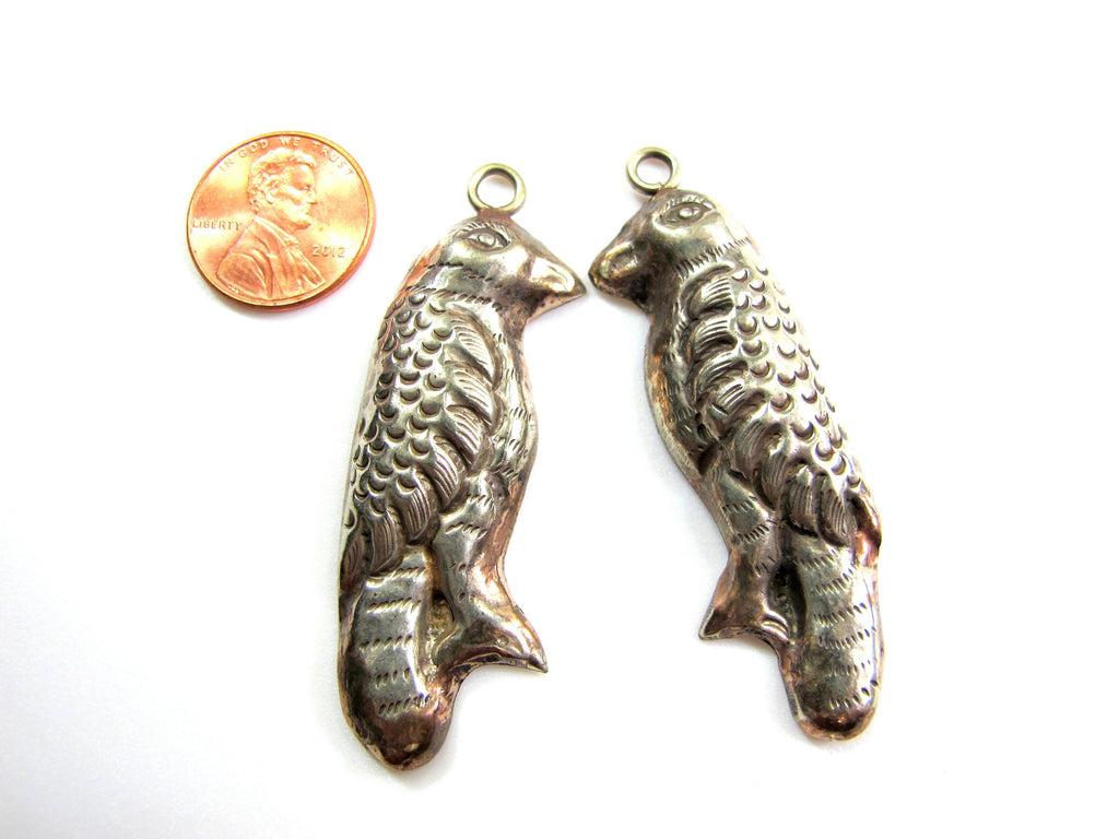 2 pieces 1 pair - Ethnic Tibetan antiqued silver finish lightweight bird shape charm pendants - PM621A