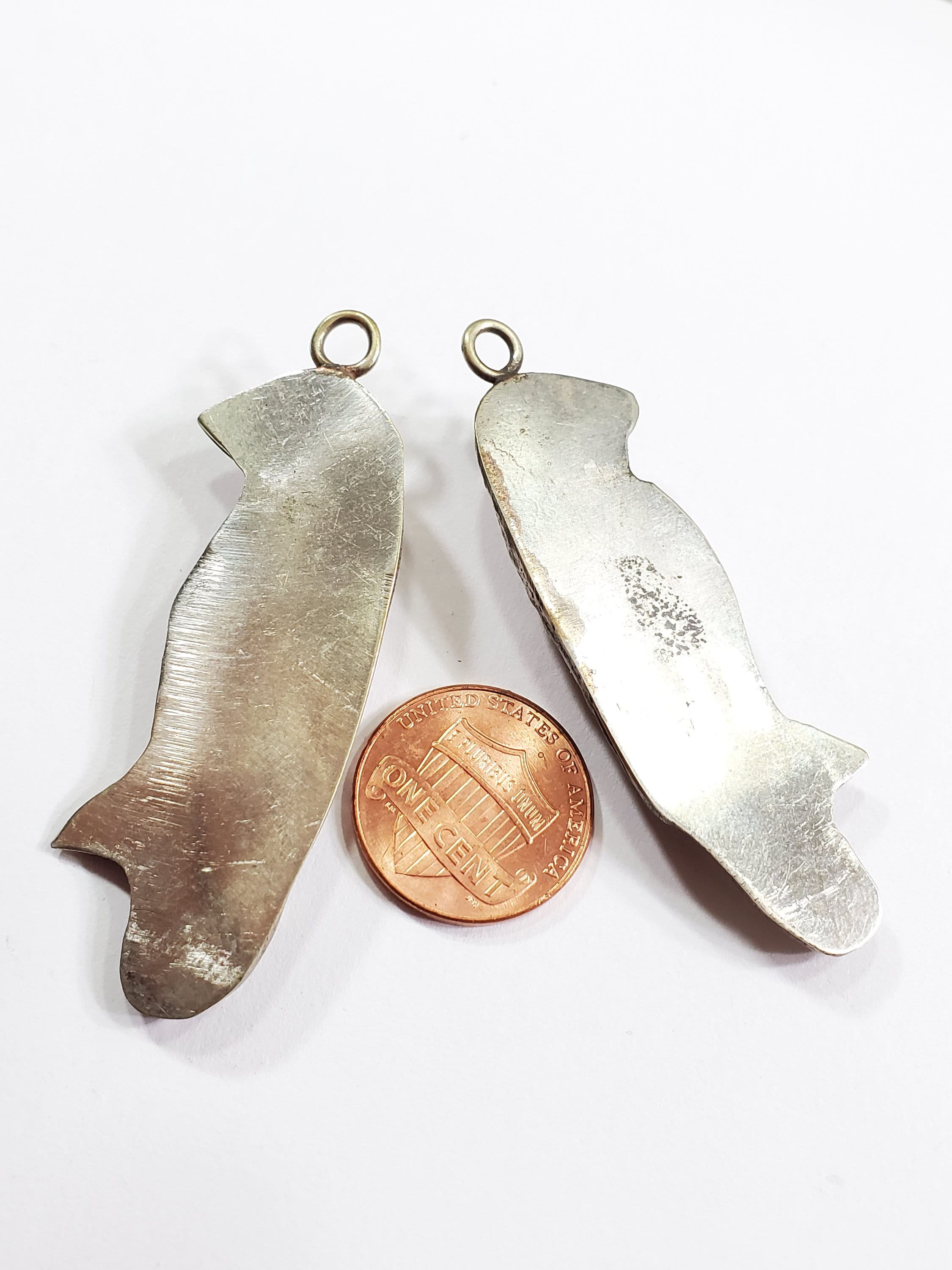 2 pieces 1 pair - Ethnic Tibetan antiqued silver finish lightweight bird shape charm pendants - PM621A