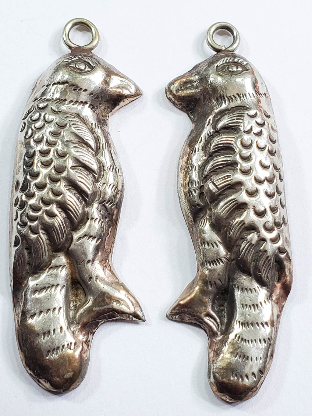 2 pieces 1 pair - Ethnic Tibetan antiqued silver finish lightweight bird shape charm pendants - PM621A