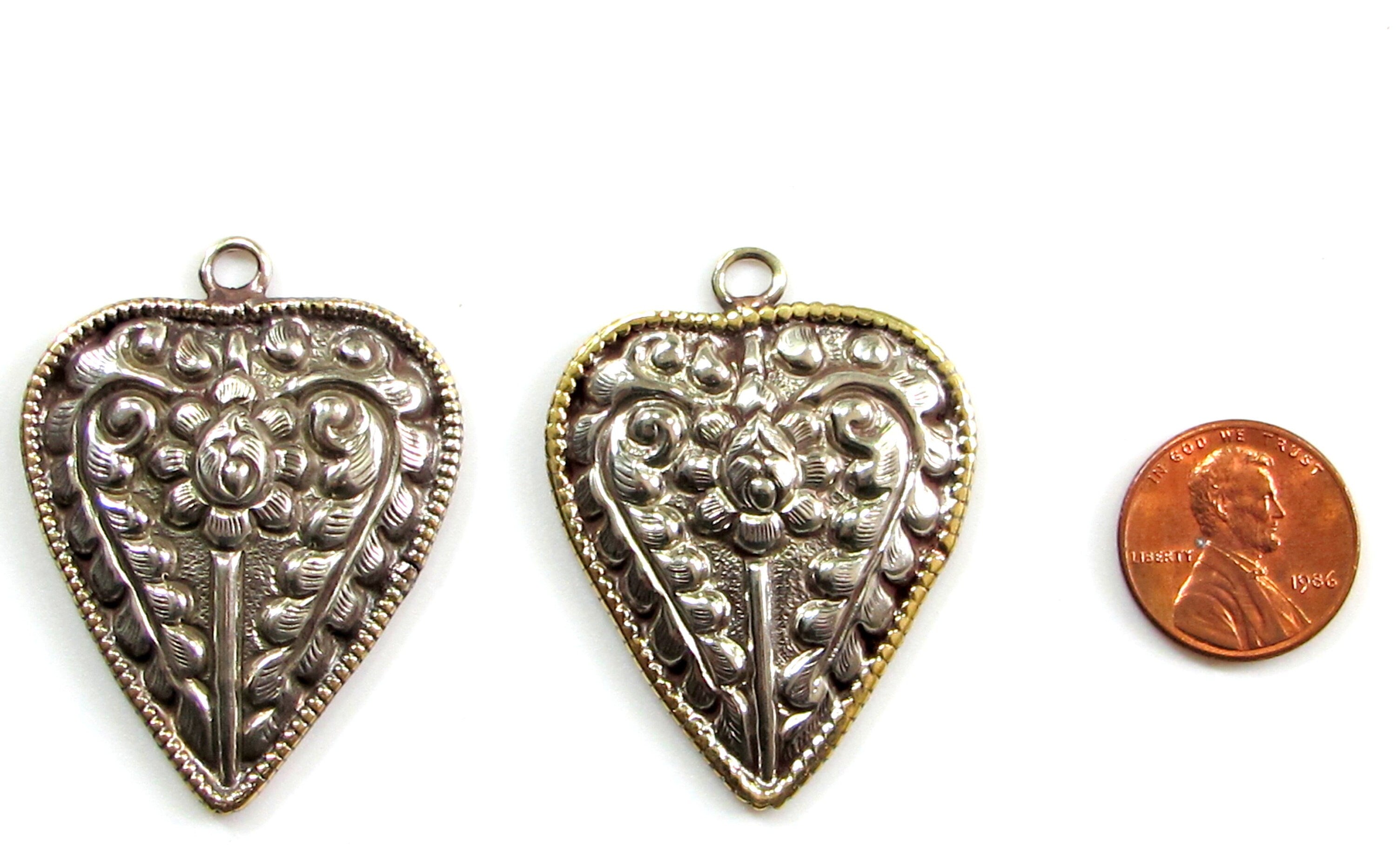 1 tibetan charm pendant - Gorgeous Heart shape Tibetan antiqued silver color finish lotus flower symbol light weight charm Nepal- PM705F