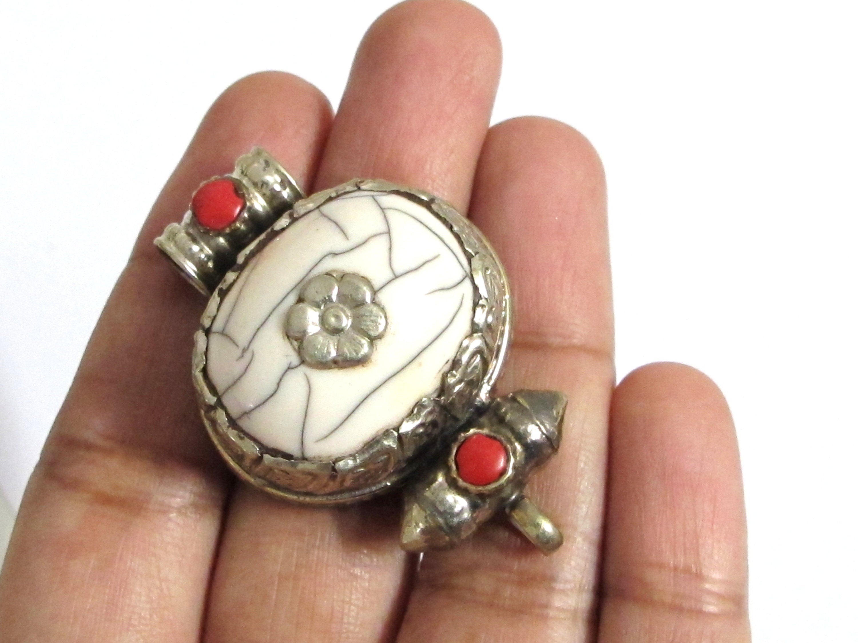 Tibetan white cream color crackle resin double bail pendant - ethnic Nepal Tibetan dragon phoenix carving jewelry making supplies - PM395D