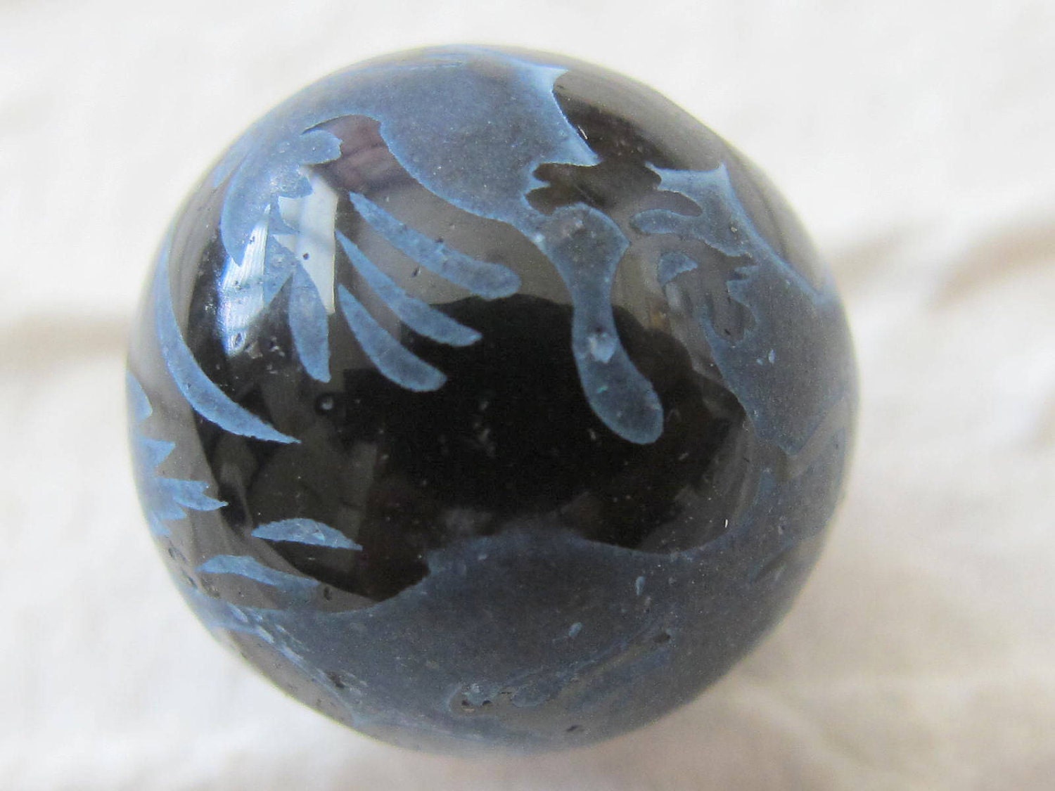 1 Bead - 20 mm Black onyx etched Tibetan dragon bead - 1 bead - BD117