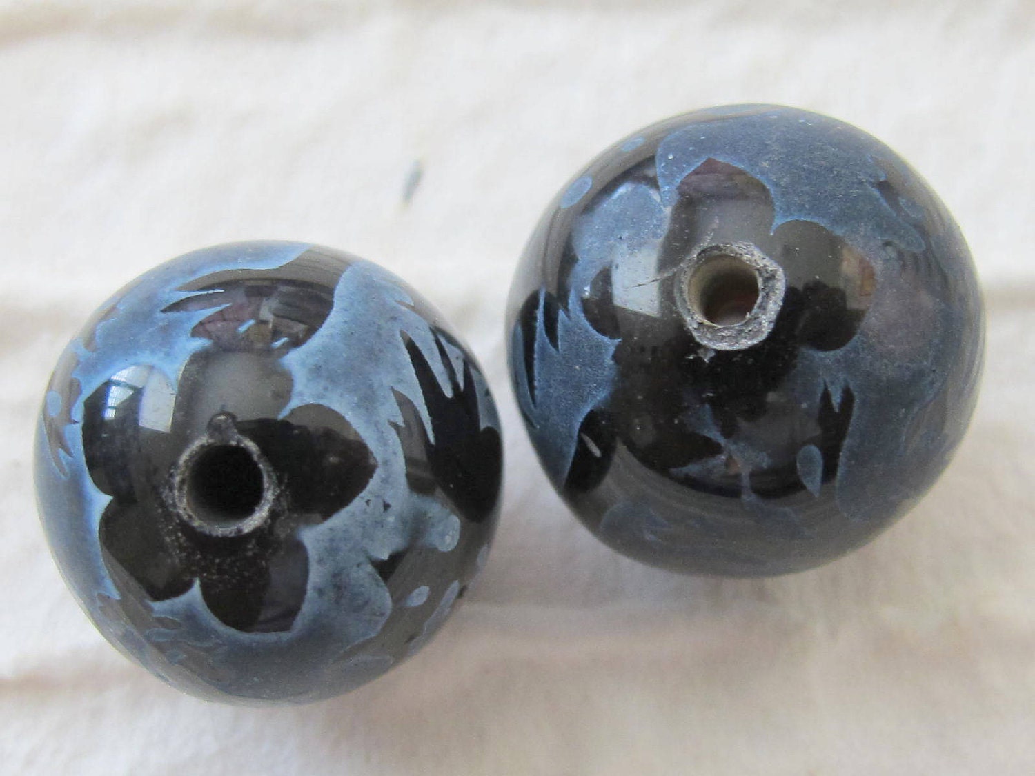 1 Bead - 20 mm Black onyx etched Tibetan dragon bead - 1 bead - BD117