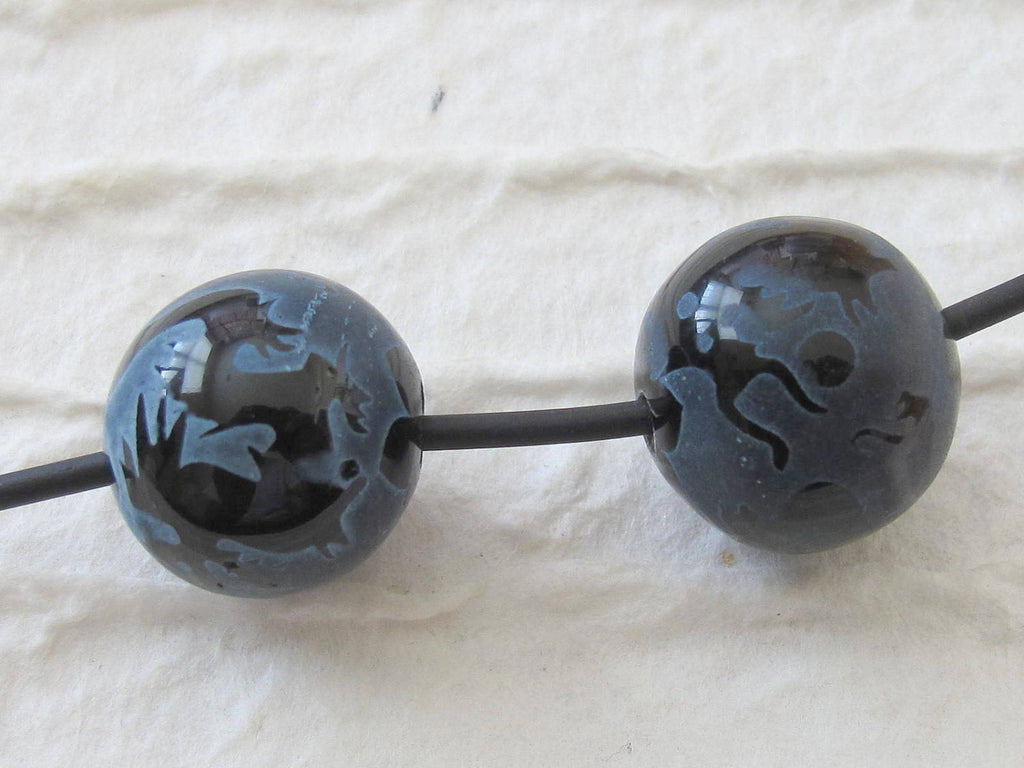 1 Bead - 20 mm Black onyx etched Tibetan dragon bead - 1 bead - BD117