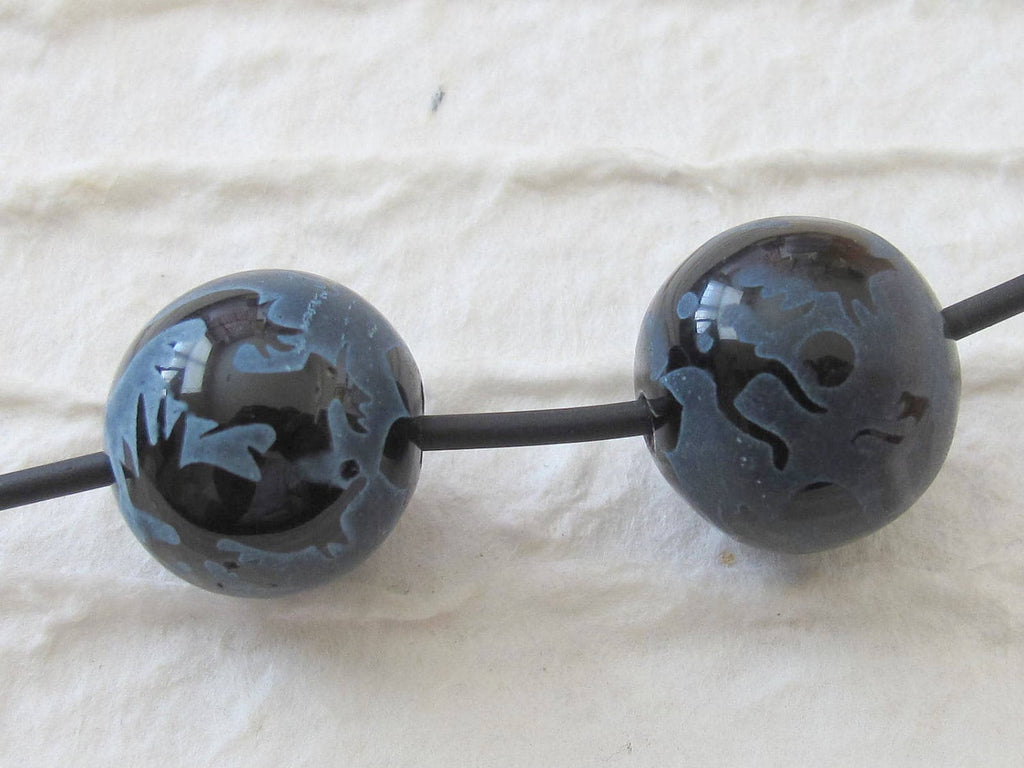 1 Bead - 20 mm Black onyx etched Tibetan dragon bead - 1 bead - BD117